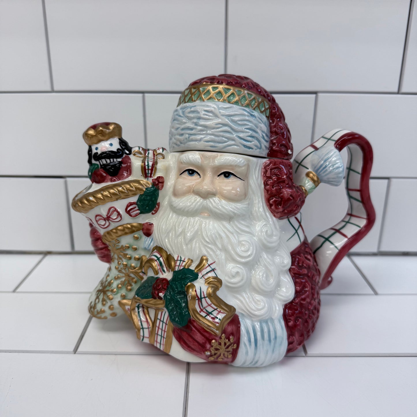 Avon St. Nicholas Teapot, Ceramic