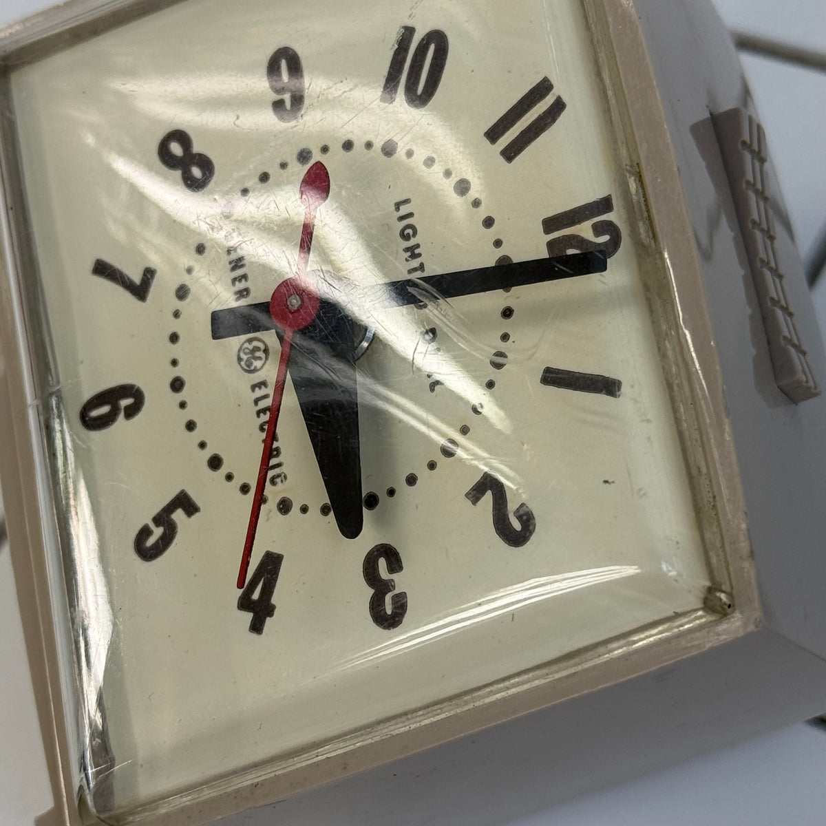 General Electric #7268KA Lighted Dial Alarm Clock