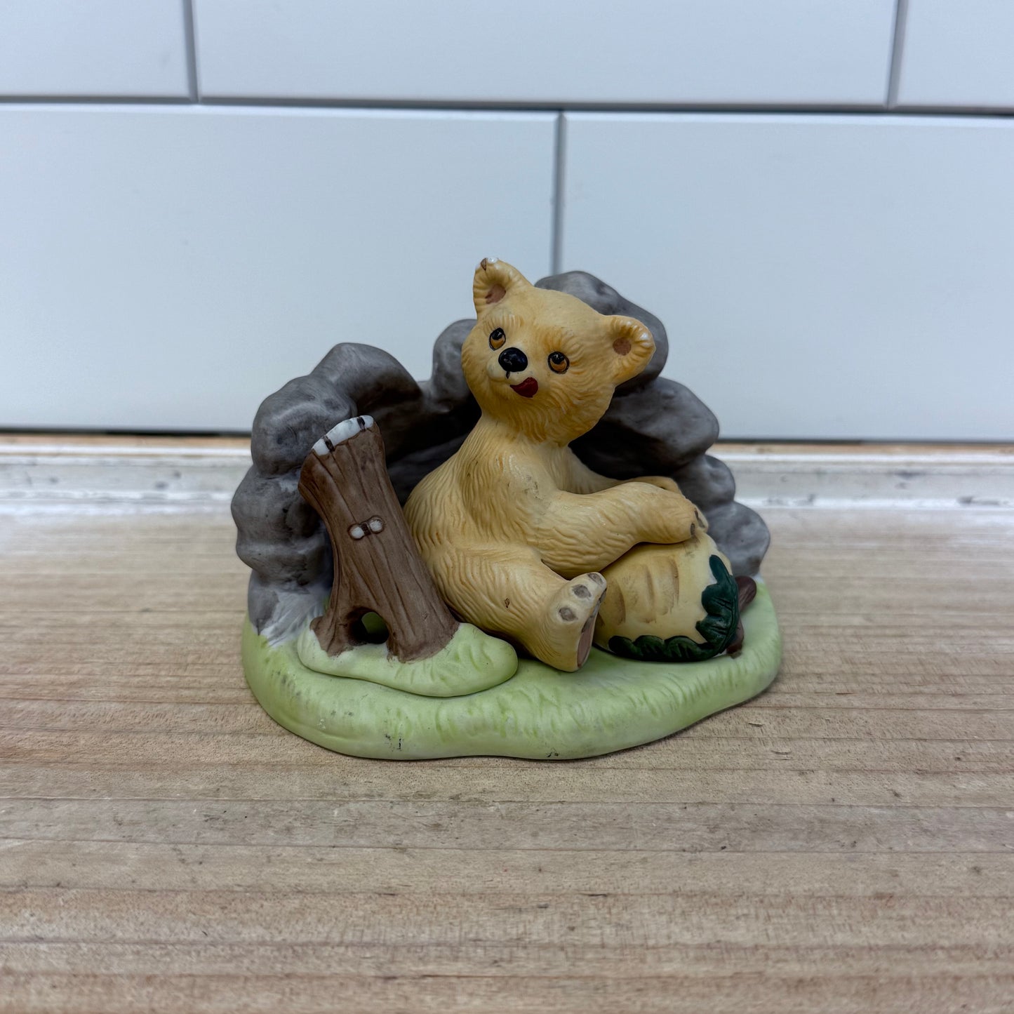 Franklin Mint Woodland Surprises Figurine , Bear 1984