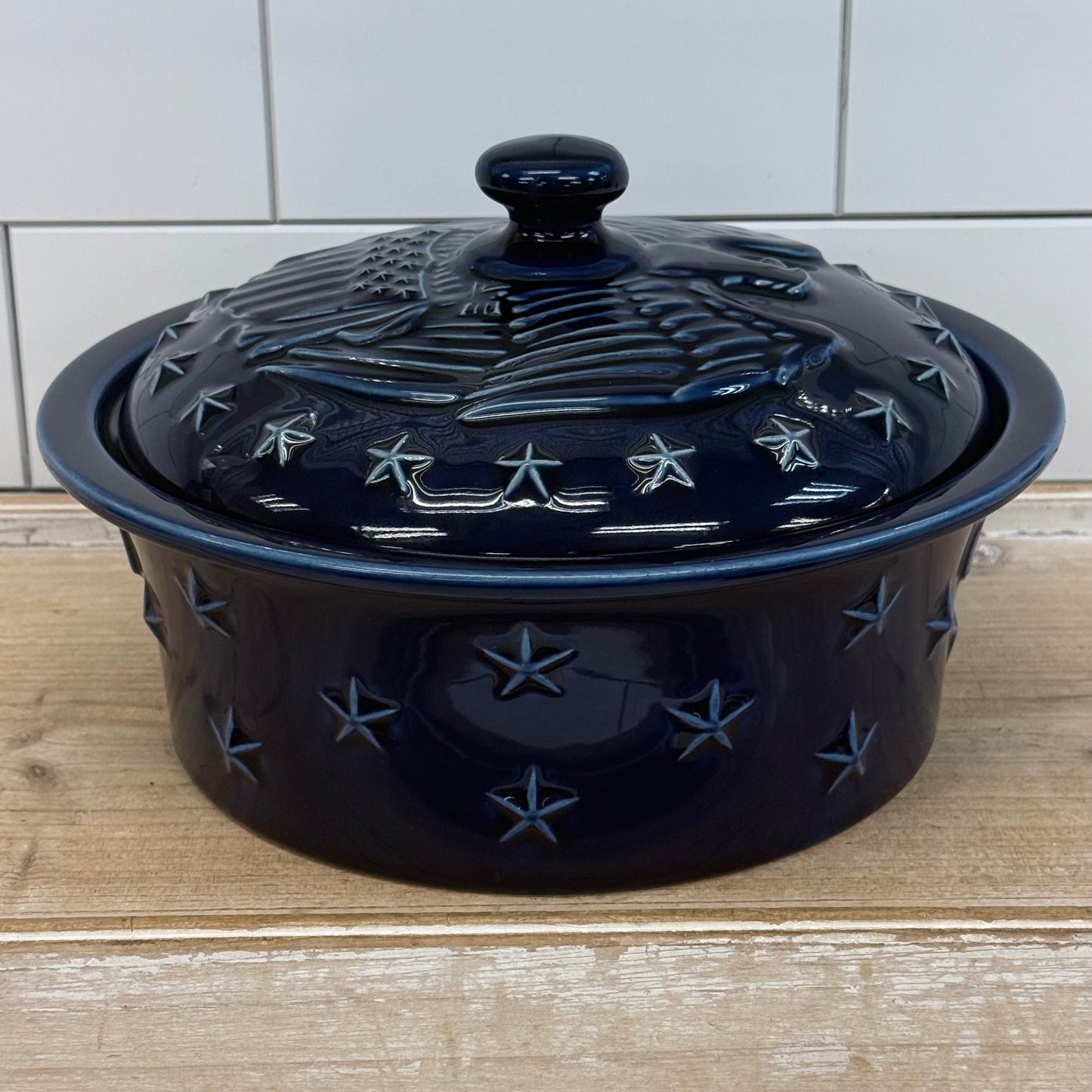 Longaberger American Eagle Lidded Casserole Dish USA, 2002