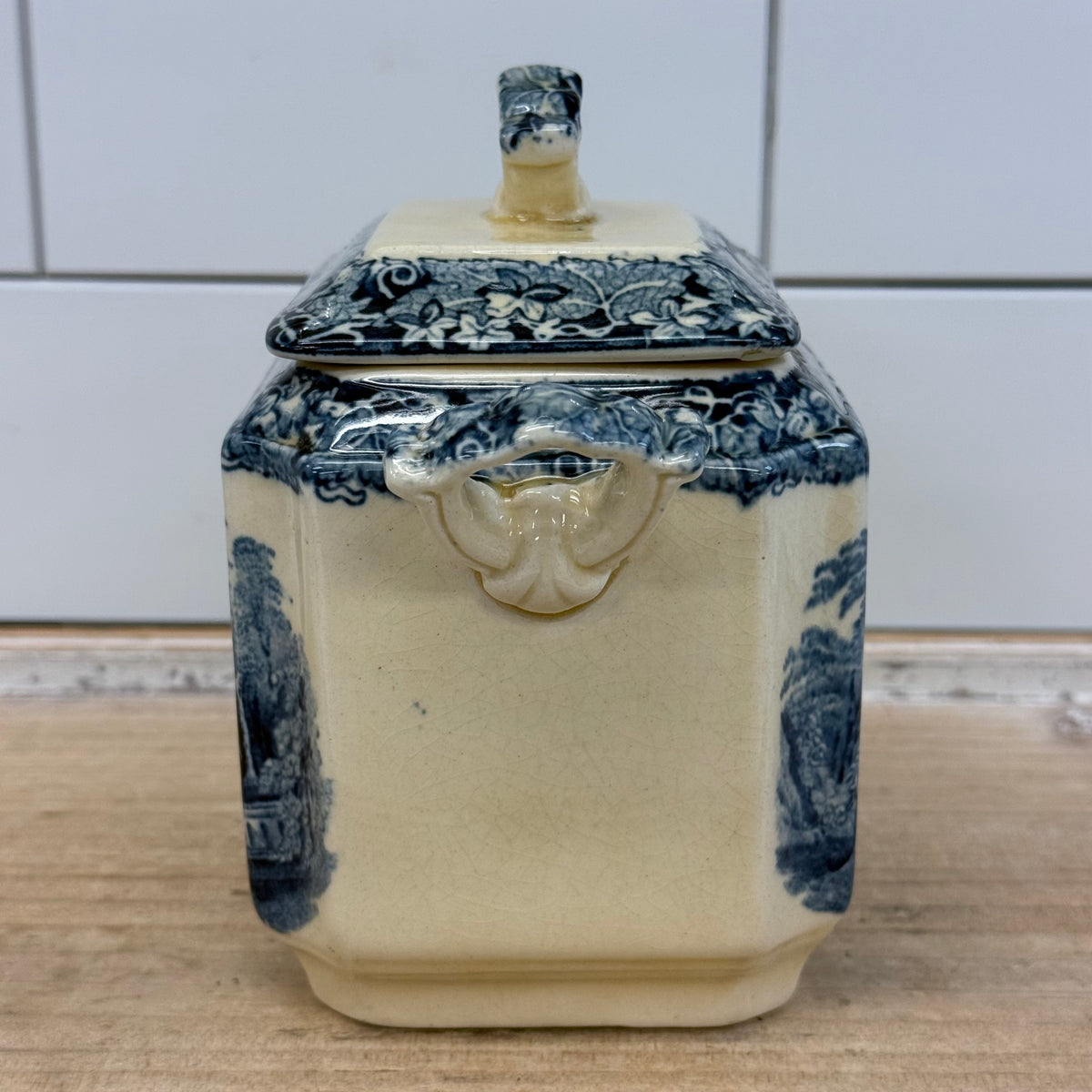 Mason’s Vista Blue Transfer-ware Covered Sugar Bowl