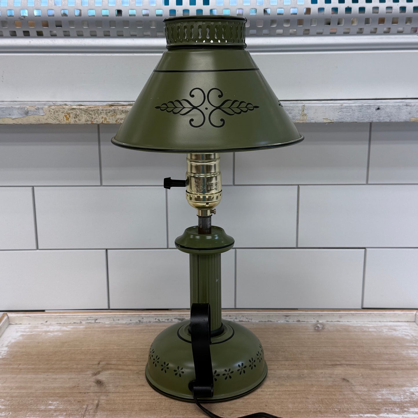 Colonial Revival Bouillotte Table Lamp Green Metal