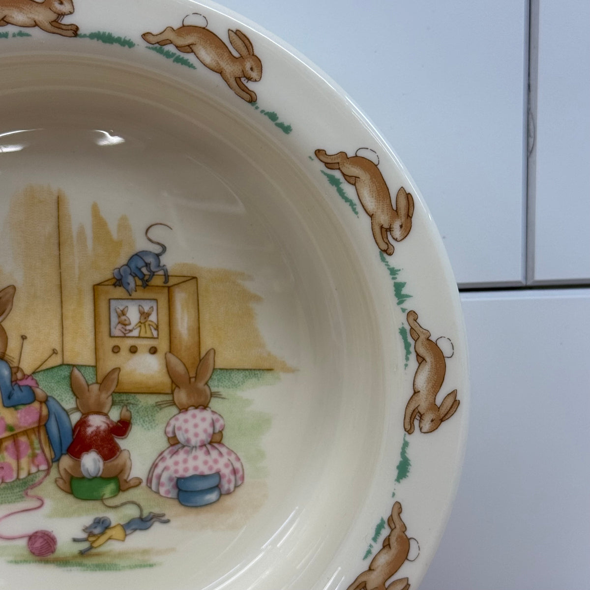 Royal Doulton Bunnykins TV Scene Child’s Bowl England