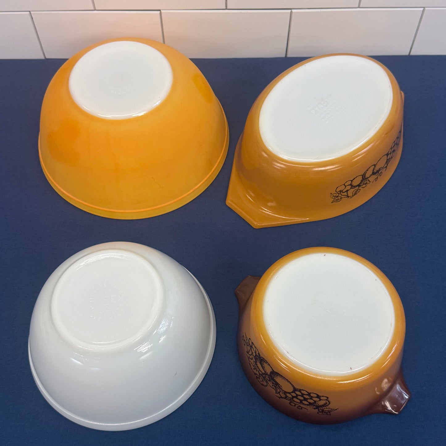 Pyrex Old Orchard Casseroles & Mixing Bowls Lot of 4 Vintage 1970s