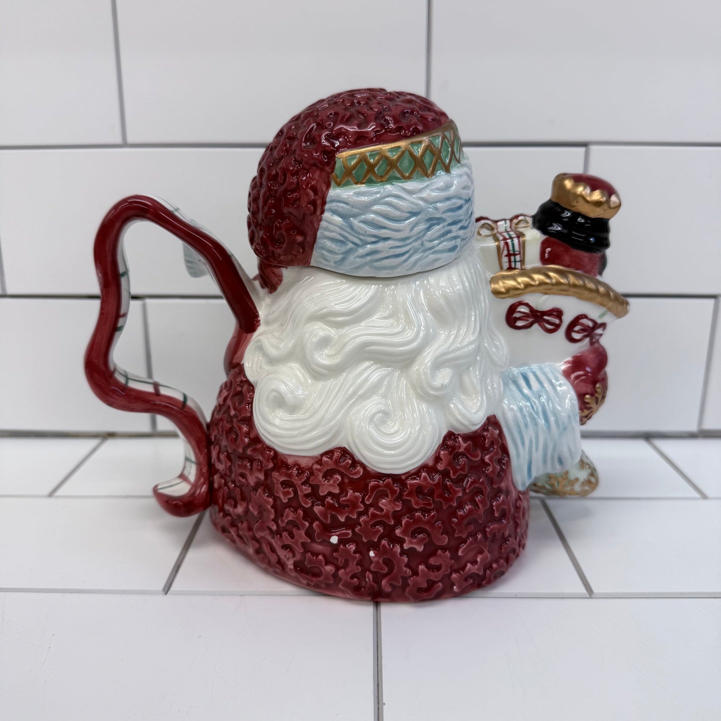 Avon St. Nicholas Teapot, Ceramic