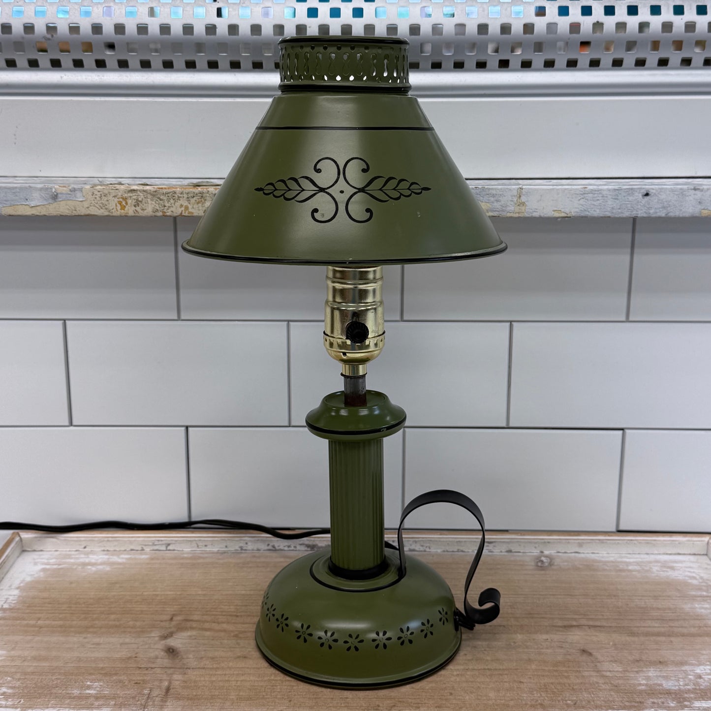 Colonial Revival Bouillotte Table Lamp Green Metal