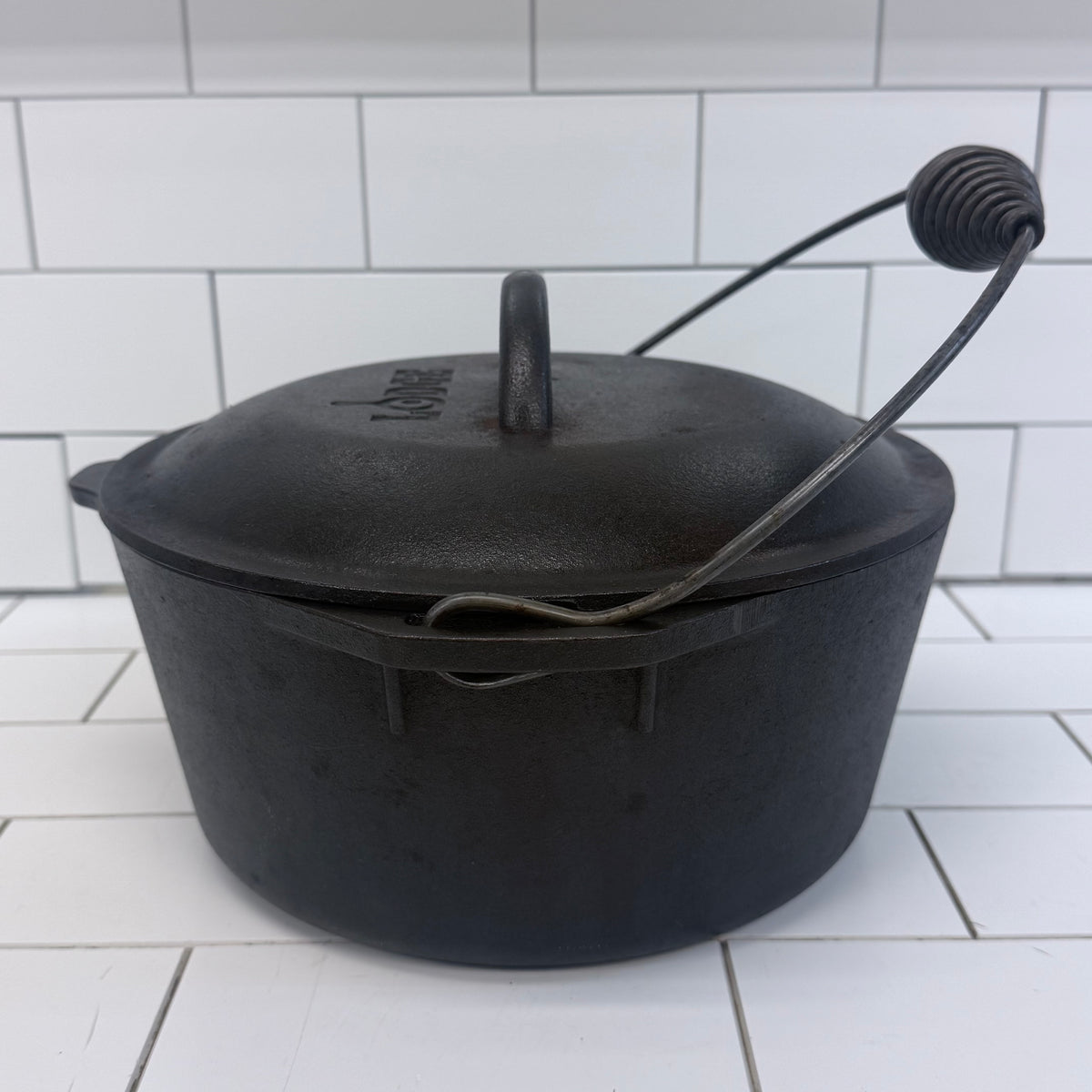 Lodge #8DO Cast Iron Camp Dutch Oven with Lid