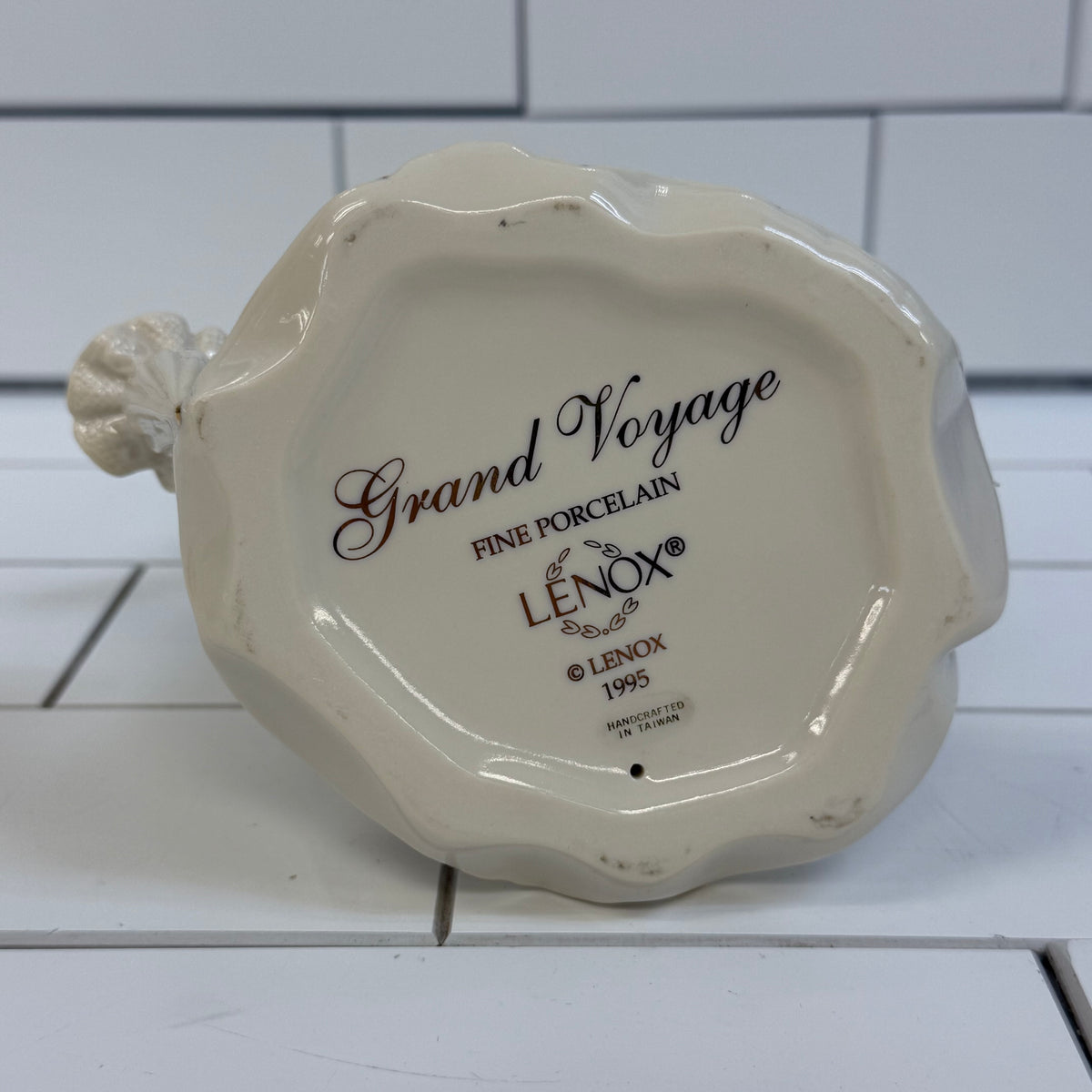 Lenox Grand Voyage Porcelain Lady Figurine 1995