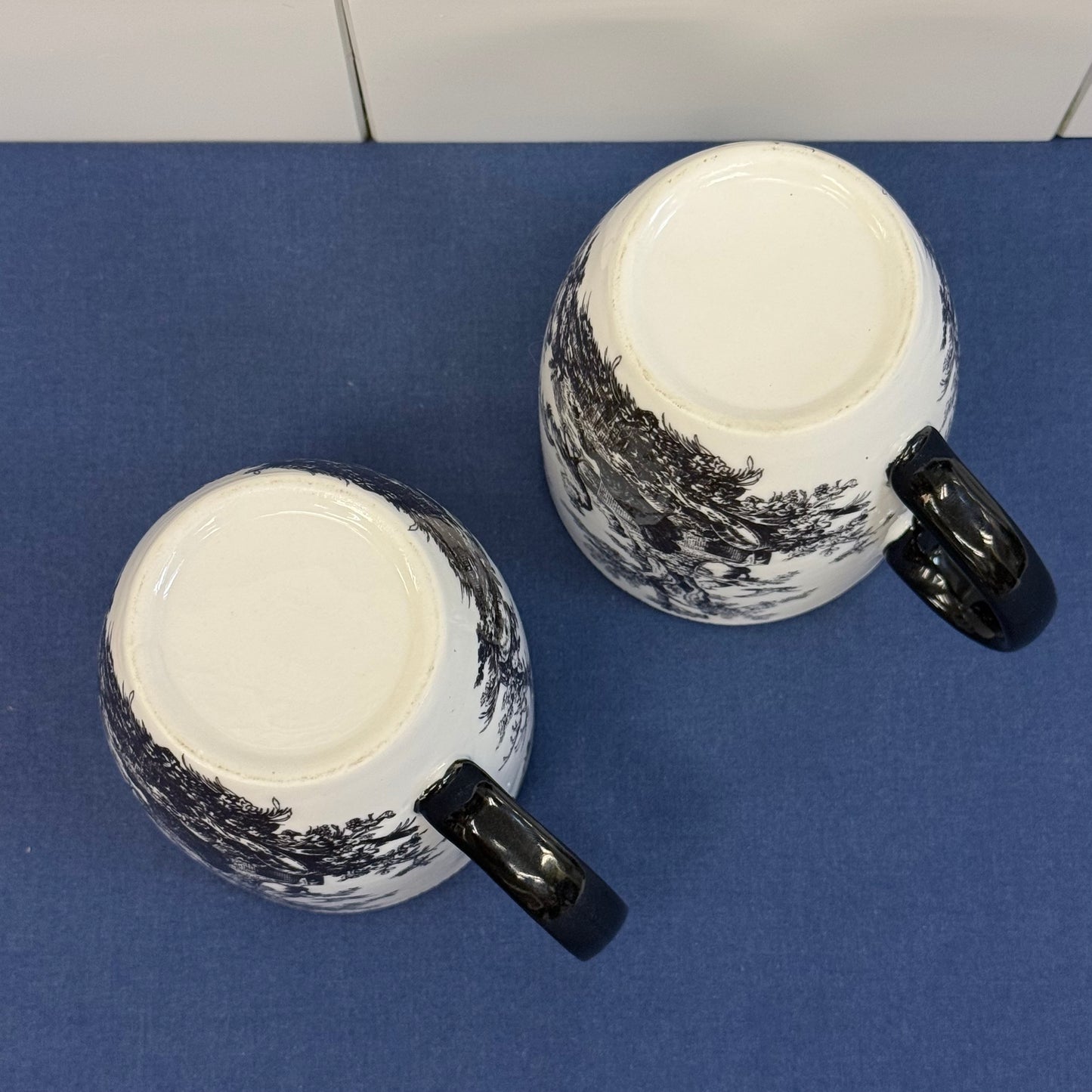 Aux Au Provence Rooster Toile Mugs Set of 2 Ceramic