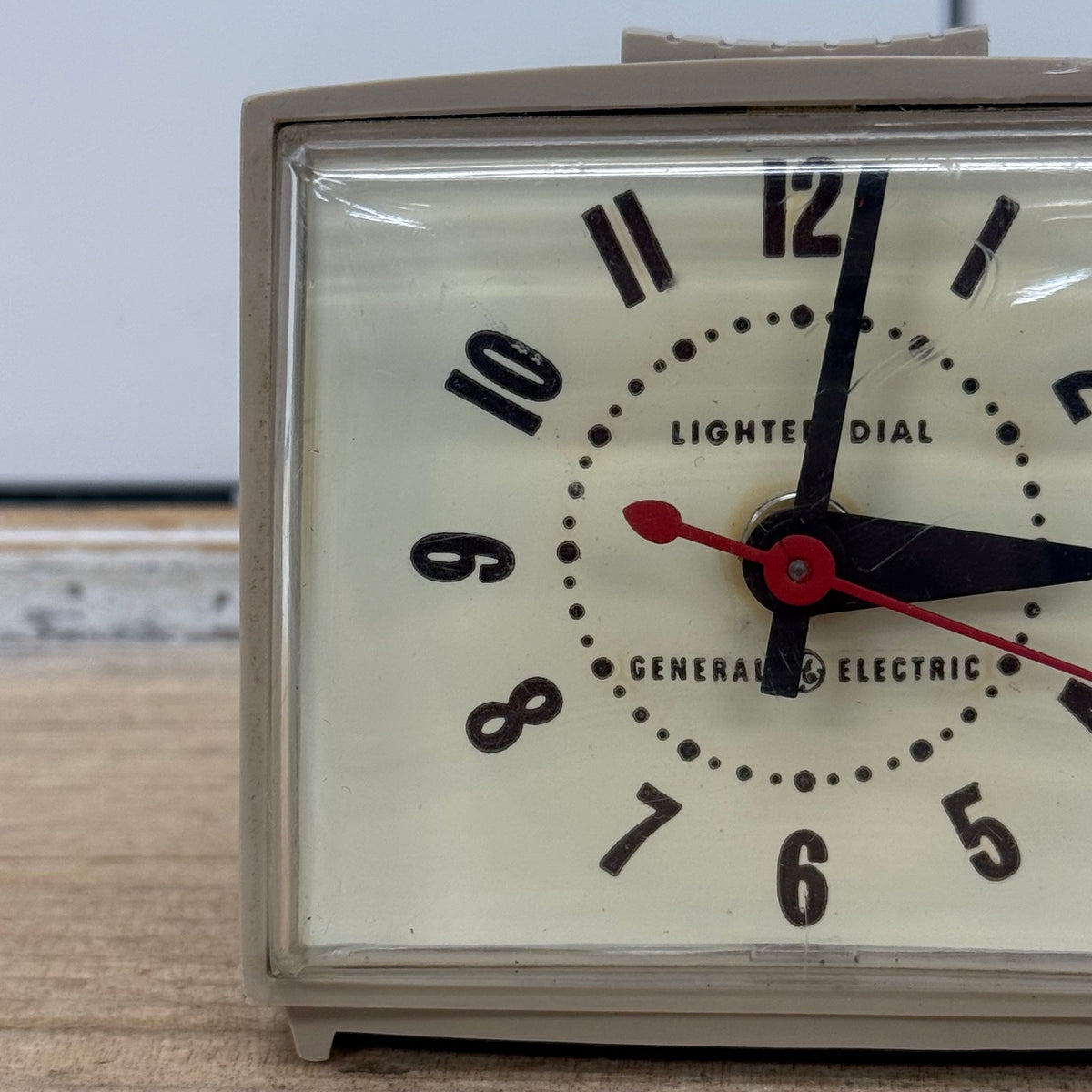 General Electric #7268KA Lighted Dial Alarm Clock