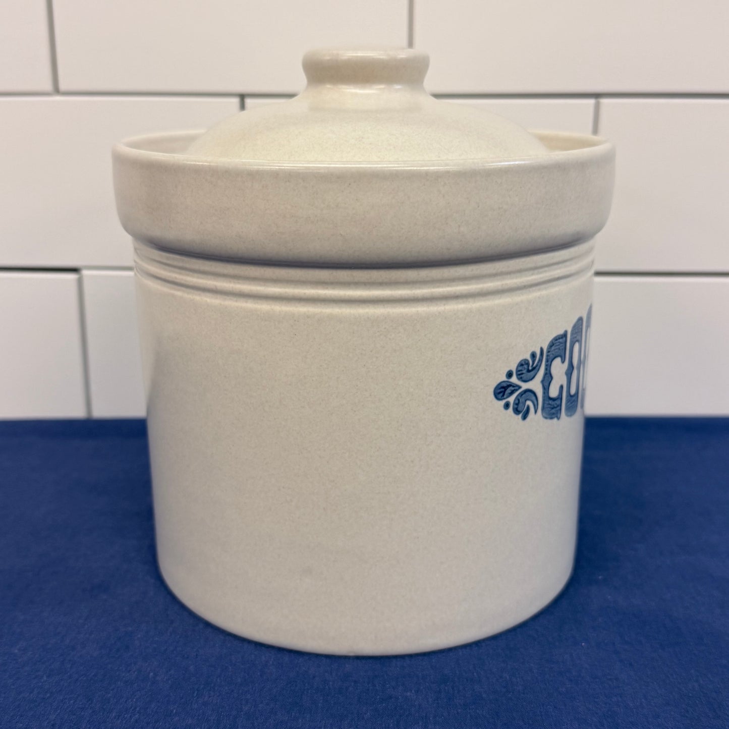Pfaltzgraff Yorktowne Cookie Jar #508 Stoneware USA Vintage 1970s
