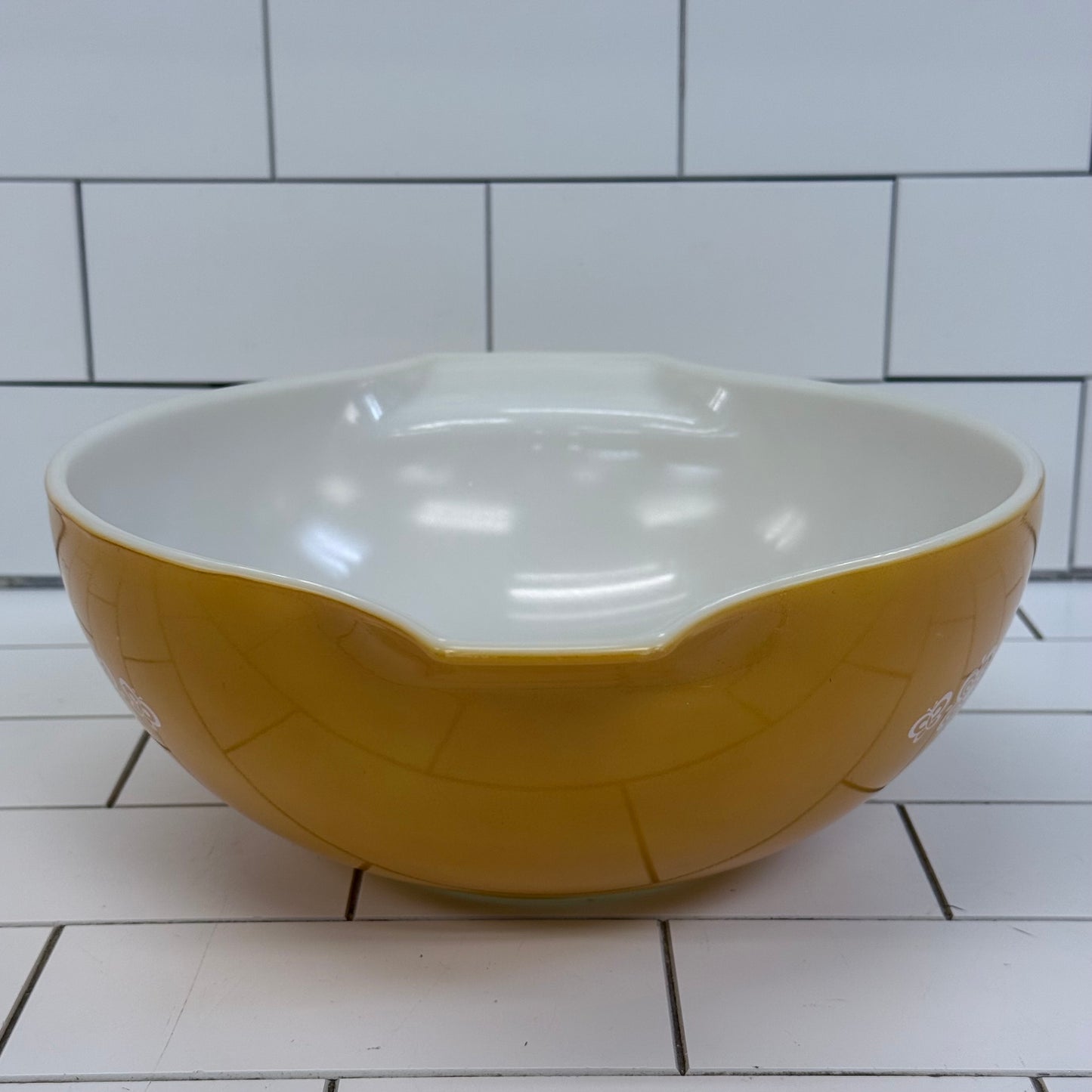 Pyrex Butterfly Gold #444 Cinderella 4 Qt Mixing Bowl 1972 USA