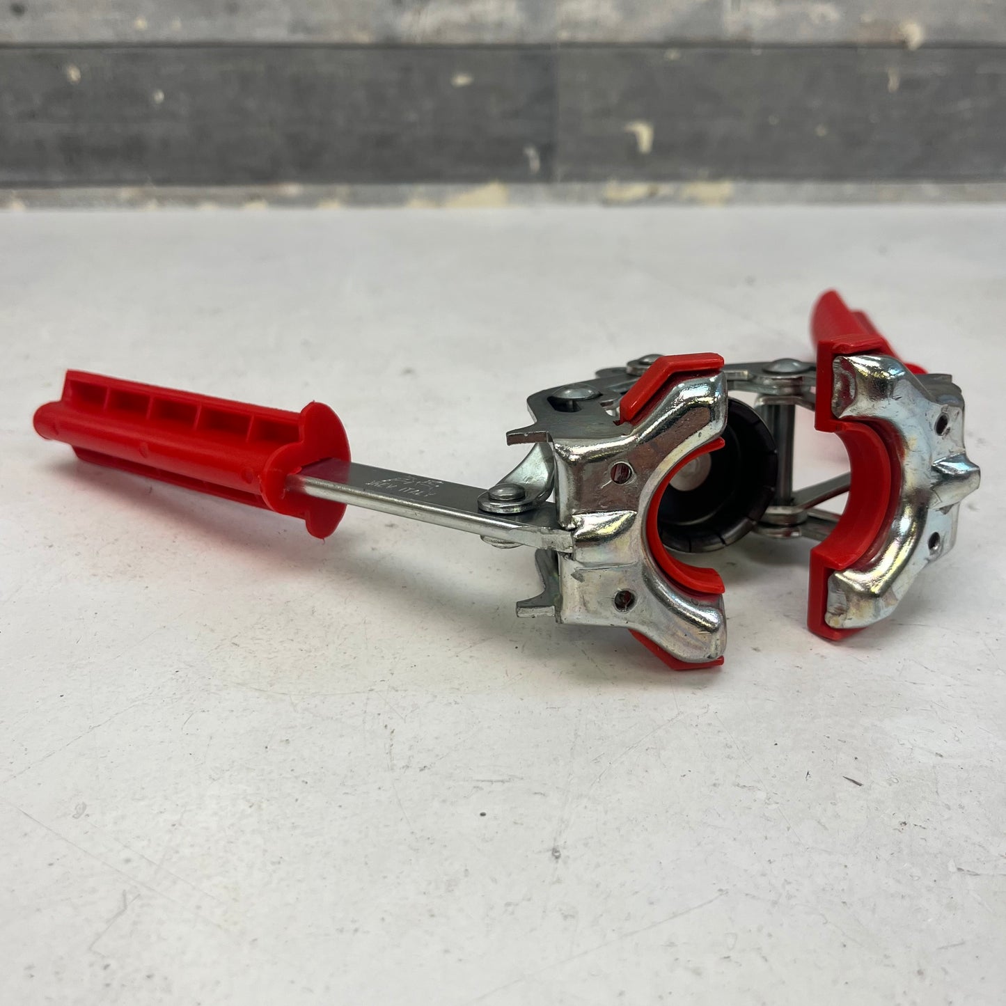 La Tappatrice Universal Bottle Capper