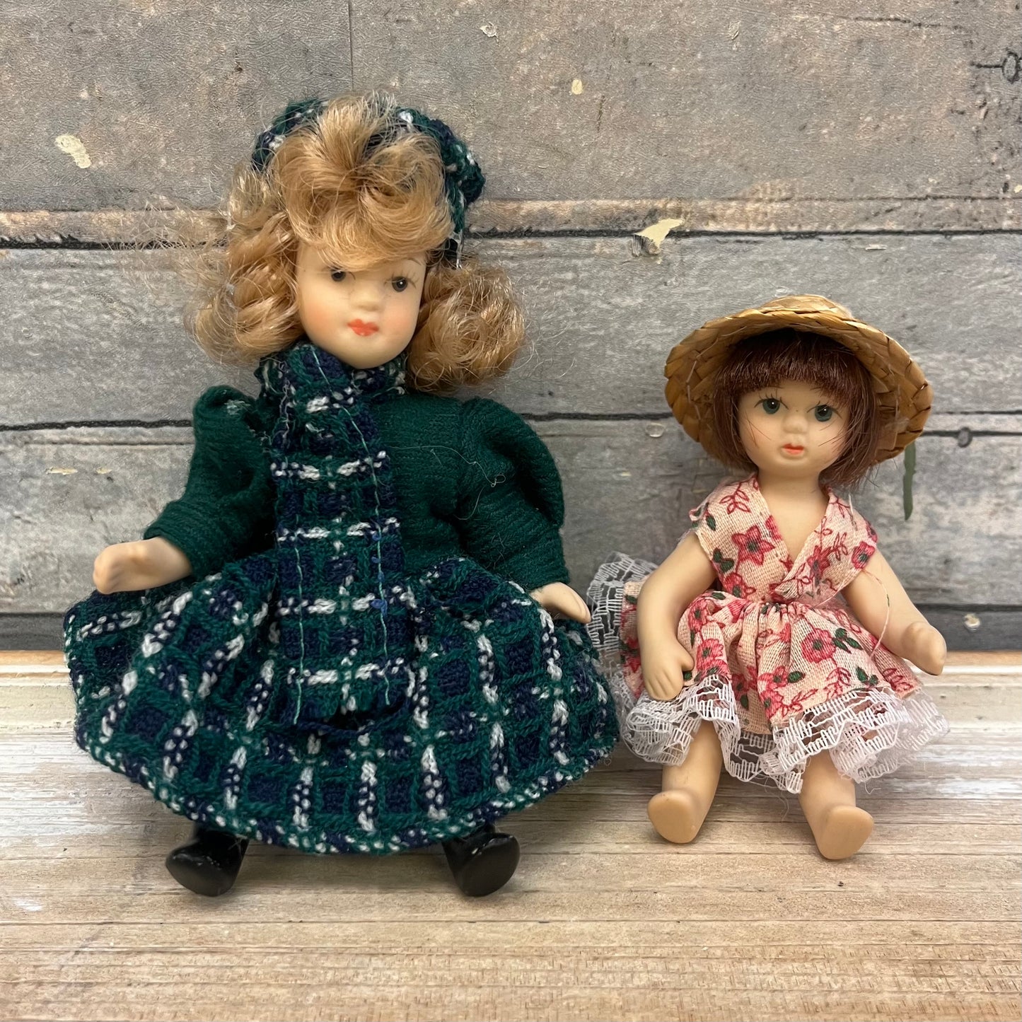 Doll Furniture & Penny Dolls, Lot of 5