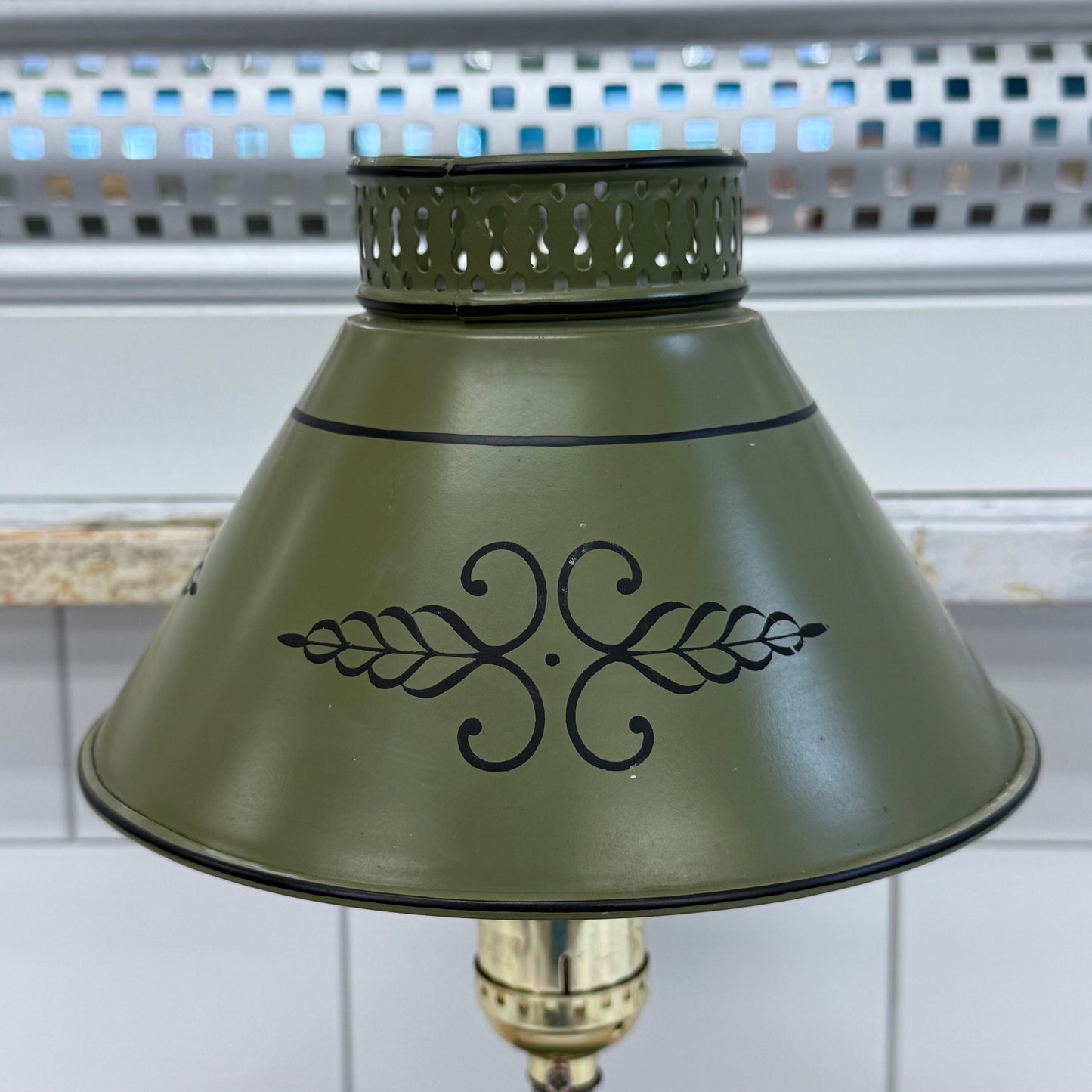 Colonial Revival Bouillotte Table Lamp Green Metal