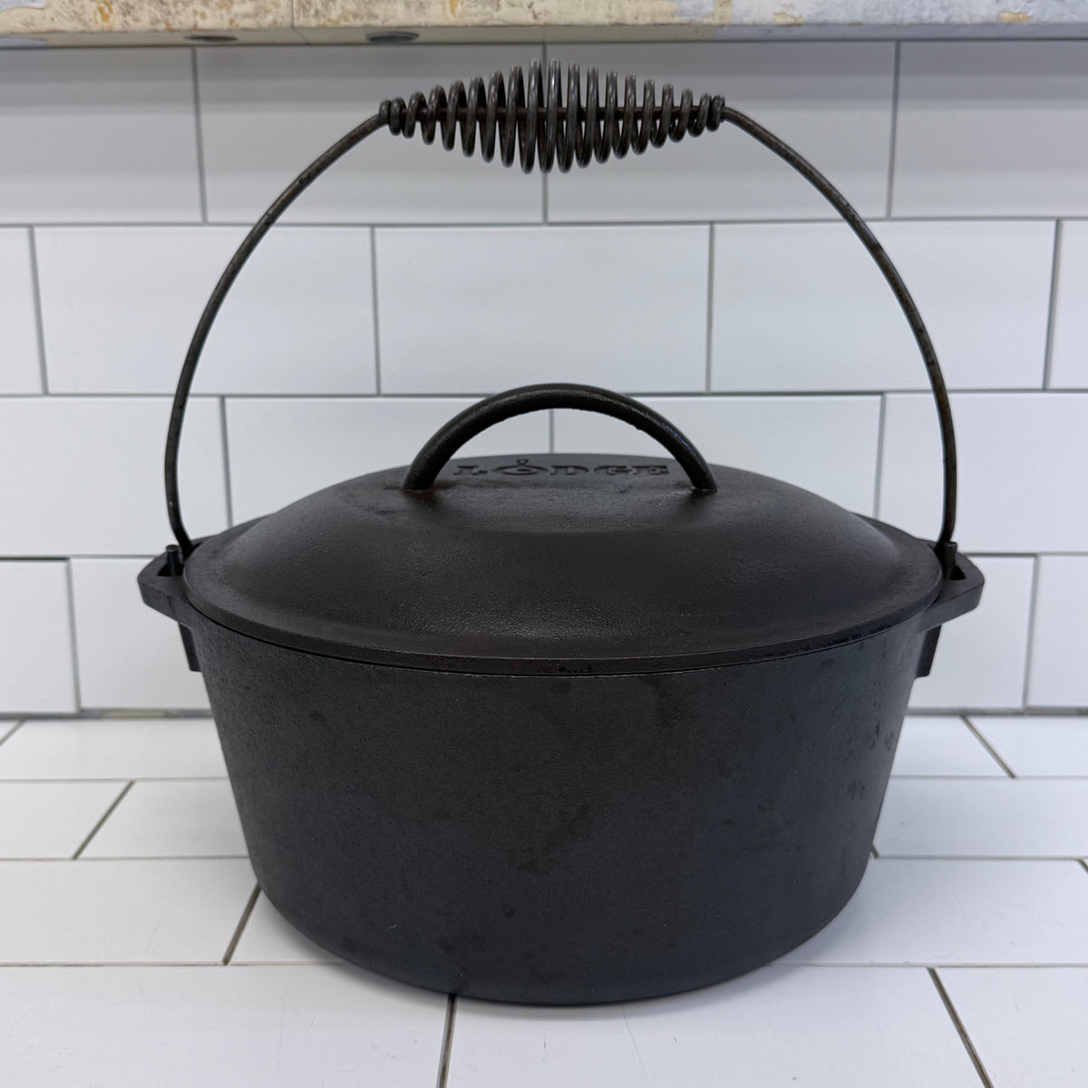 Lodge #8DO Cast Iron Camp Dutch Oven with Lid