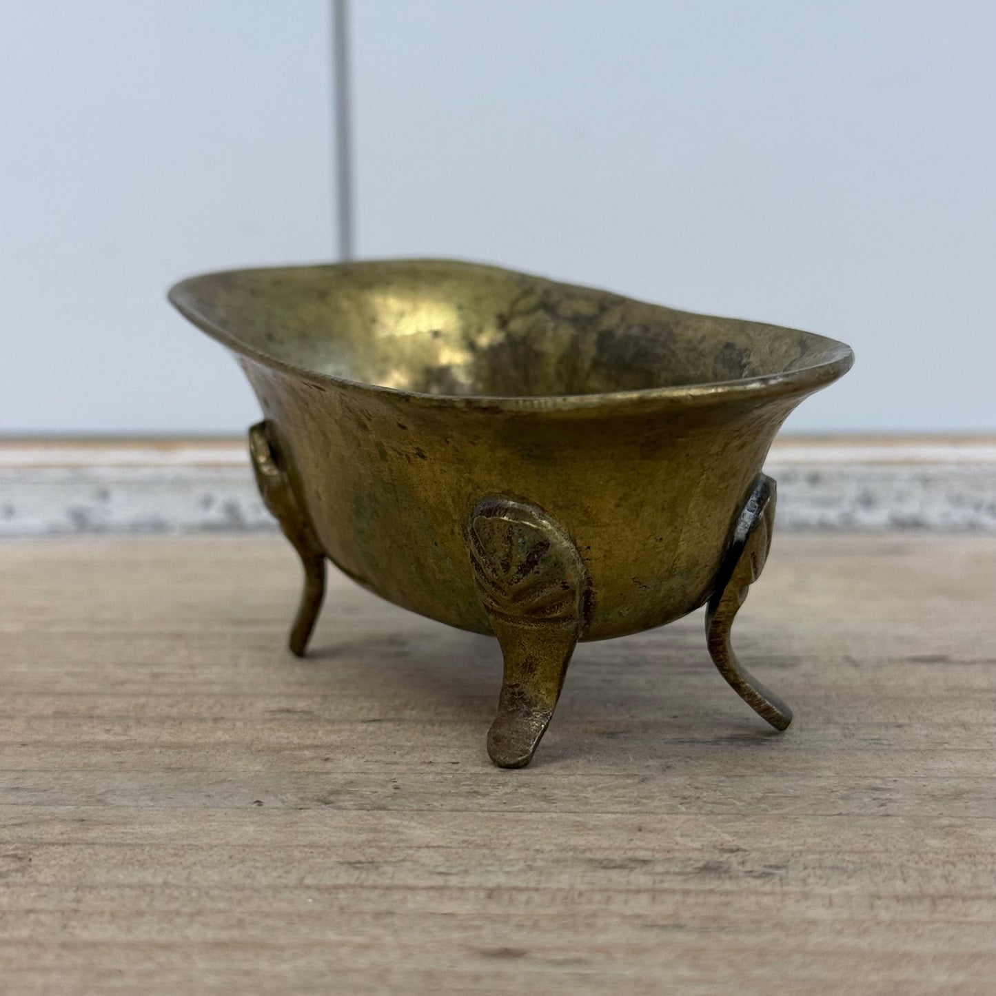 Dollhouse Furniture Chairs Table Bathtub Miniature Brass Lot of 5
