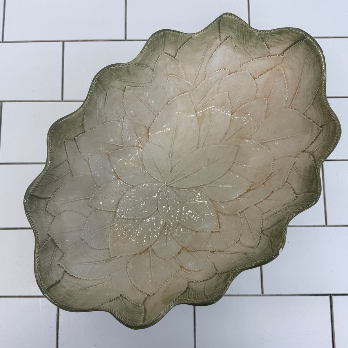 Vietri Foglia Leonardo Majolica Lemon Leaf Bowl