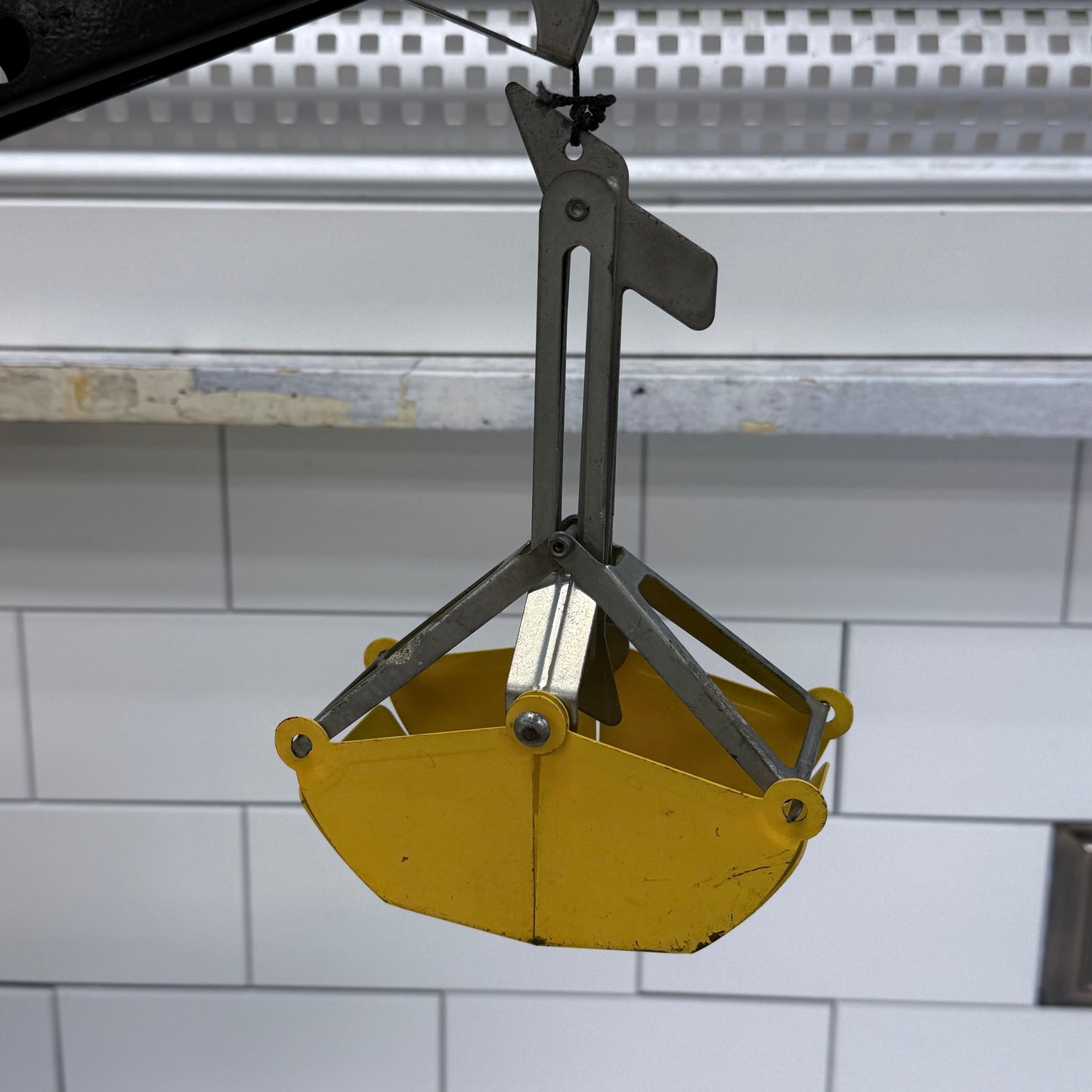 Tonka Turbo Diesel XMB-975 Clam Bucket Crane