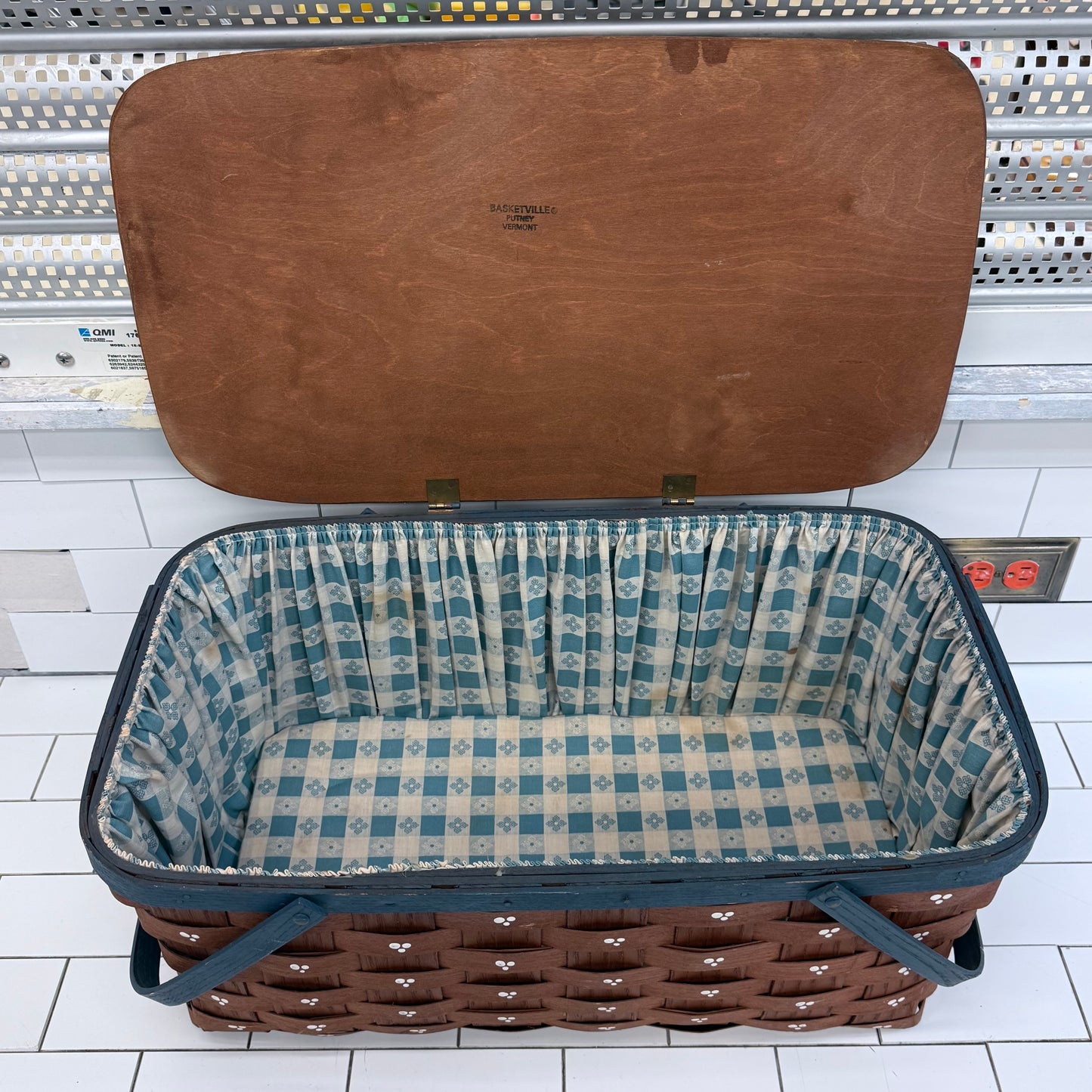 Basketville Signed Geese Picnic Basket Vermont Folk Art 1985