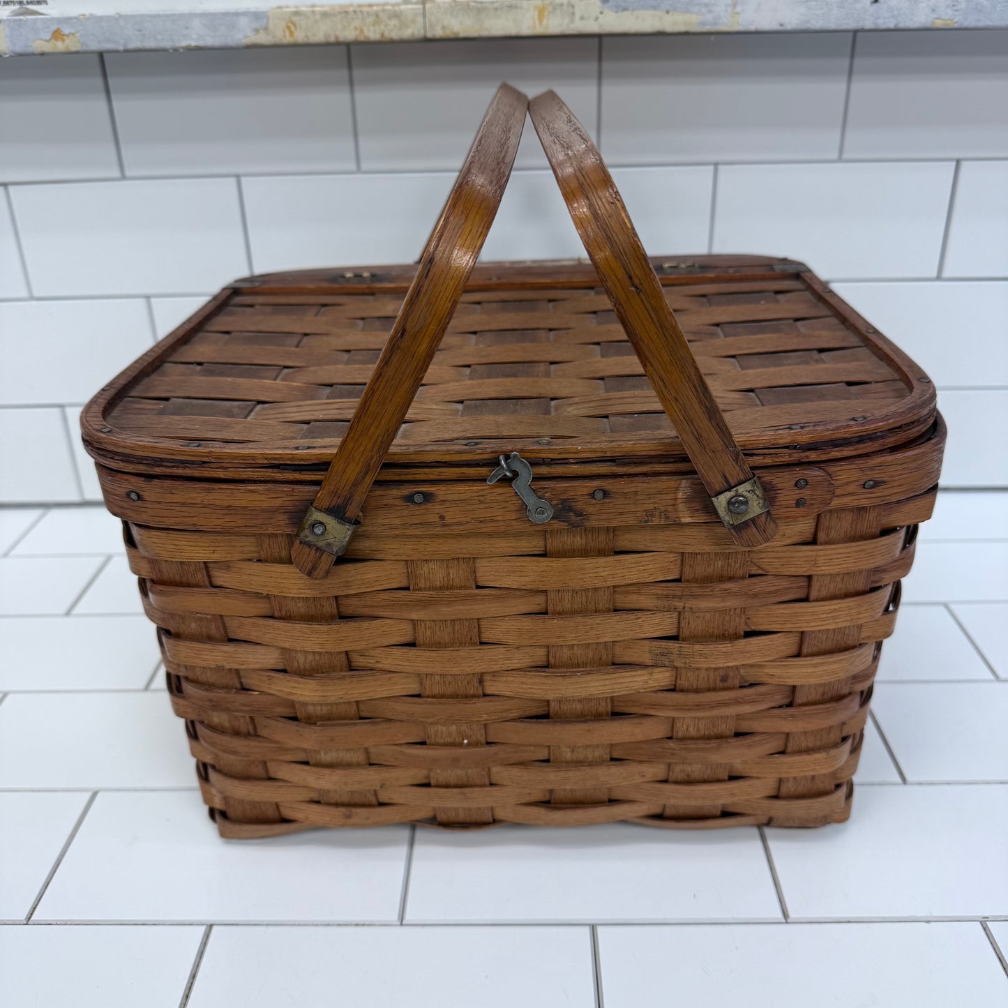Picnic Basket with Pie Tray, Wicker