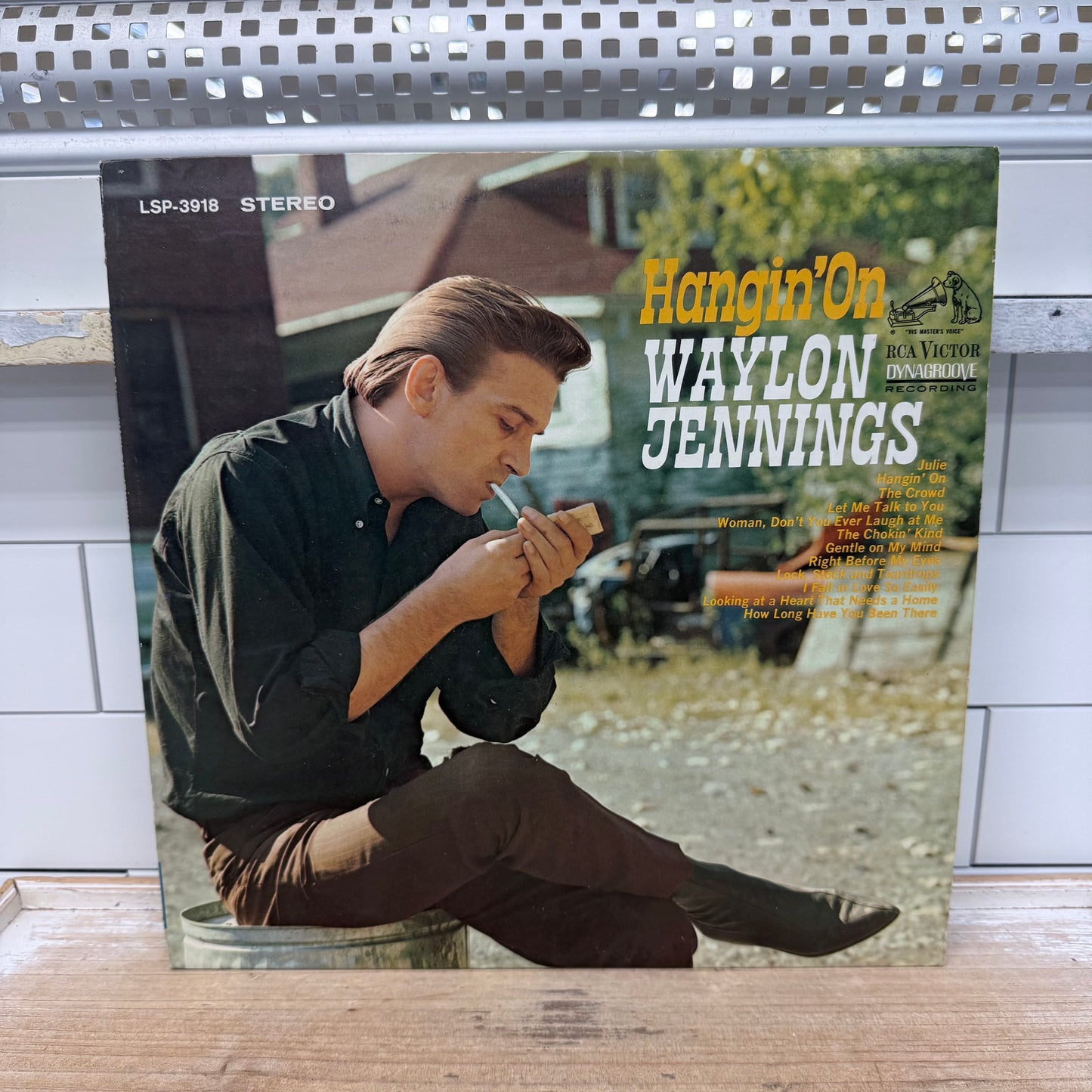 Waylon Jennings Hangin’ On Vinyl Record 1968 #LSP-3918