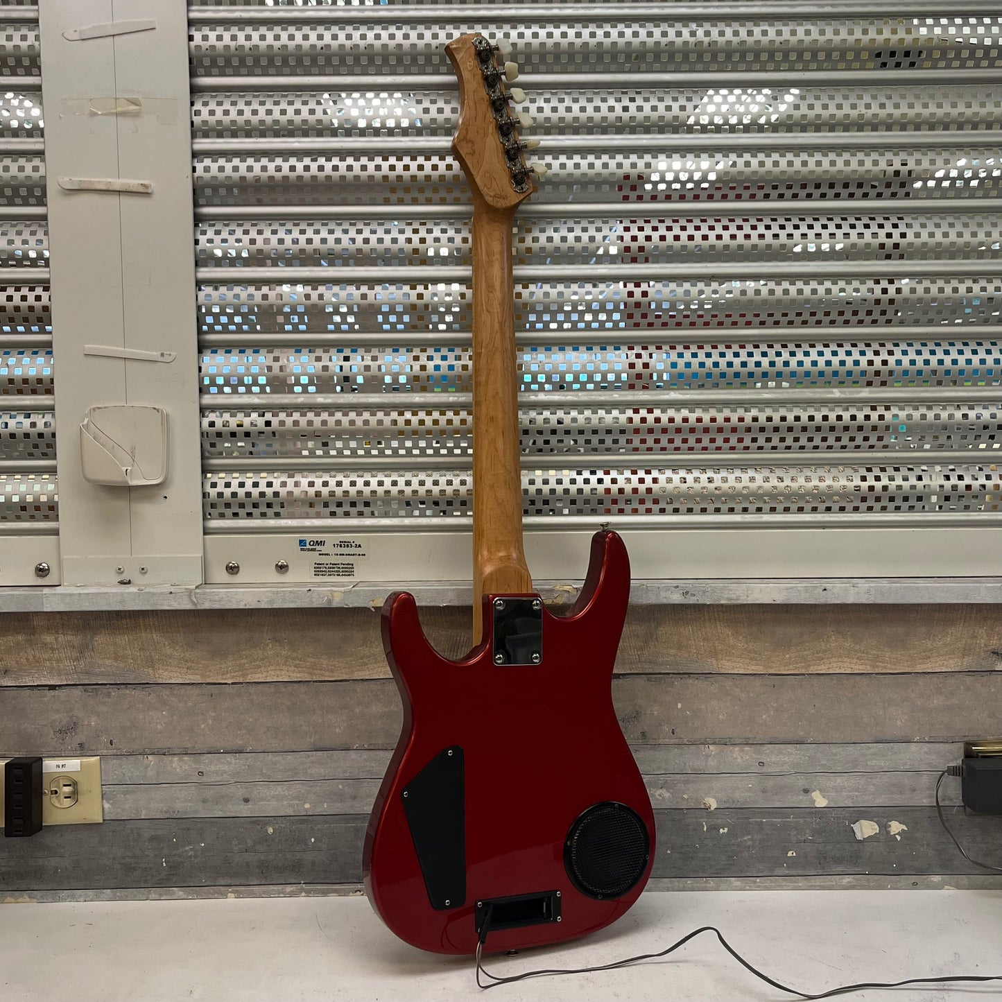 Synsonics Strat Style Electric Guitar Built-in Amp & Speaker, 1980s