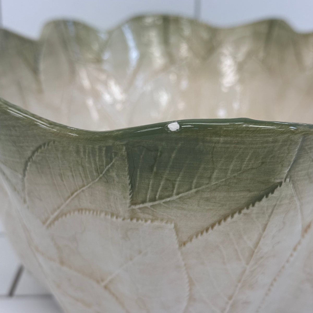 Vietri Foglia Leonardo Majolica Lemon Leaf Bowl