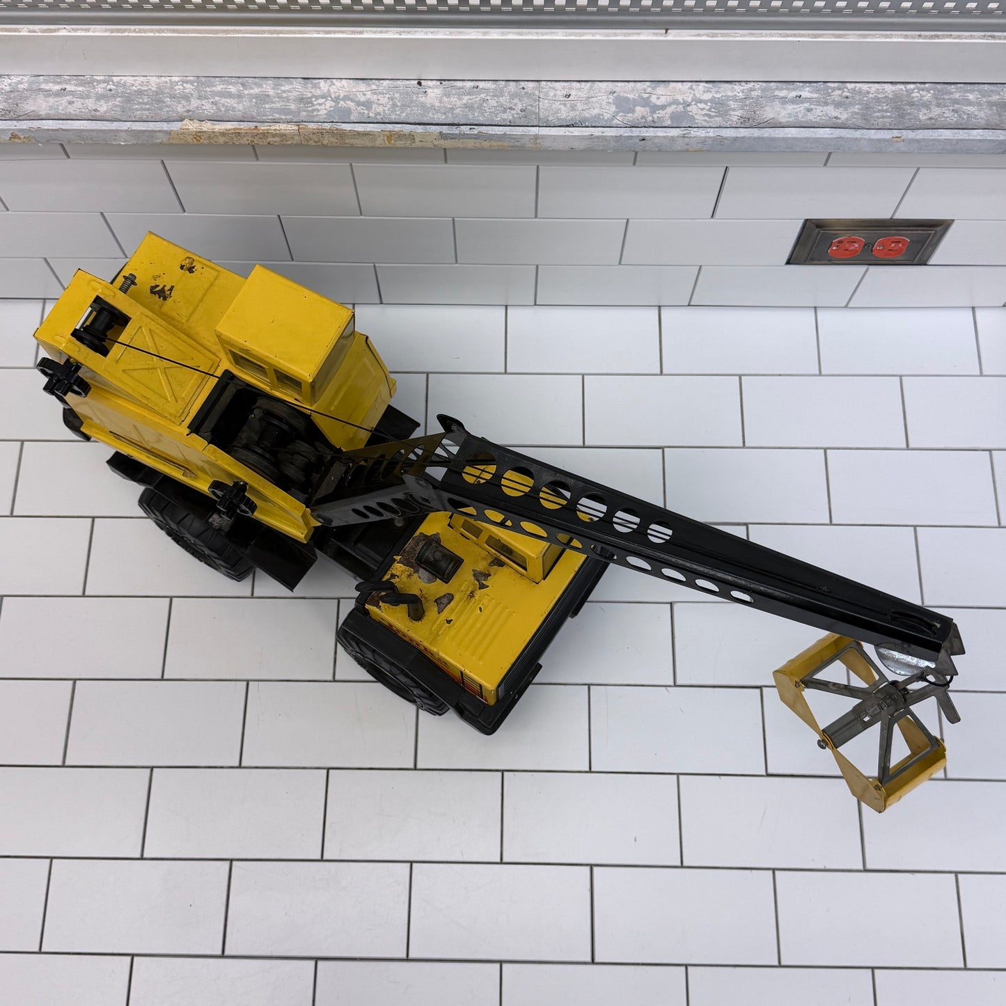 Tonka Turbo Diesel XMB-975 Clam Bucket Crane