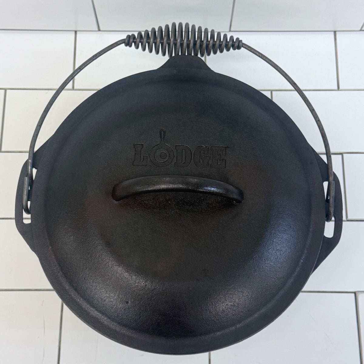 Lodge #8DO Cast Iron Camp Dutch Oven with Lid