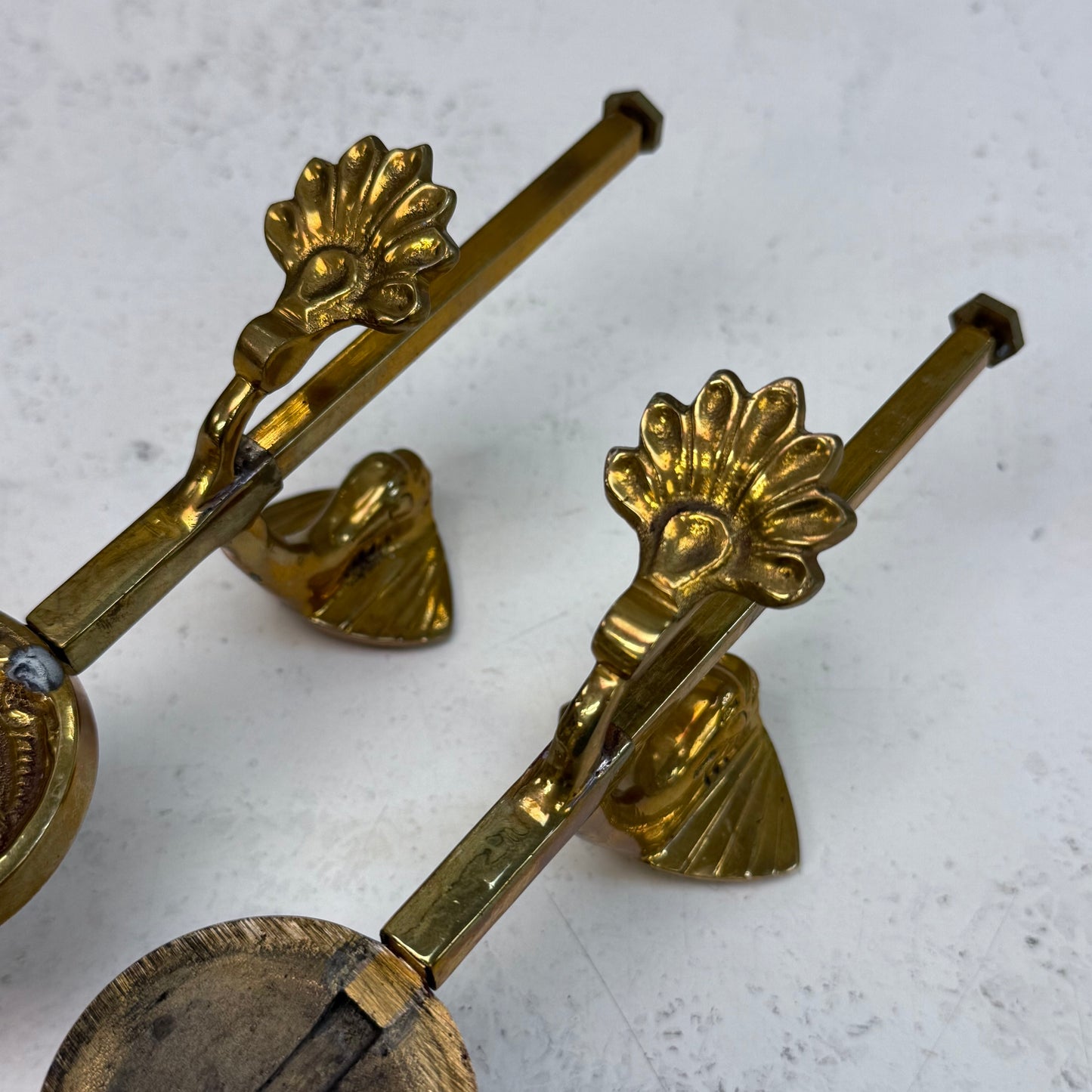 Mottahedeh Art Nouveau Style Brass Expandable Trivet Stand