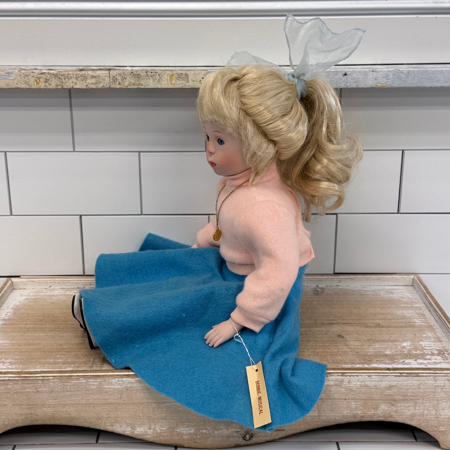 Dynasty Bobbie Musical Poseable Porcelain Doll #D617.00 Box