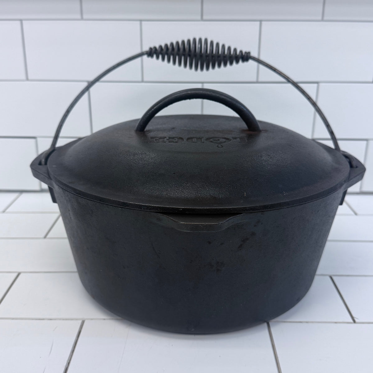 Lodge #8DO Cast Iron Camp Dutch Oven with Lid