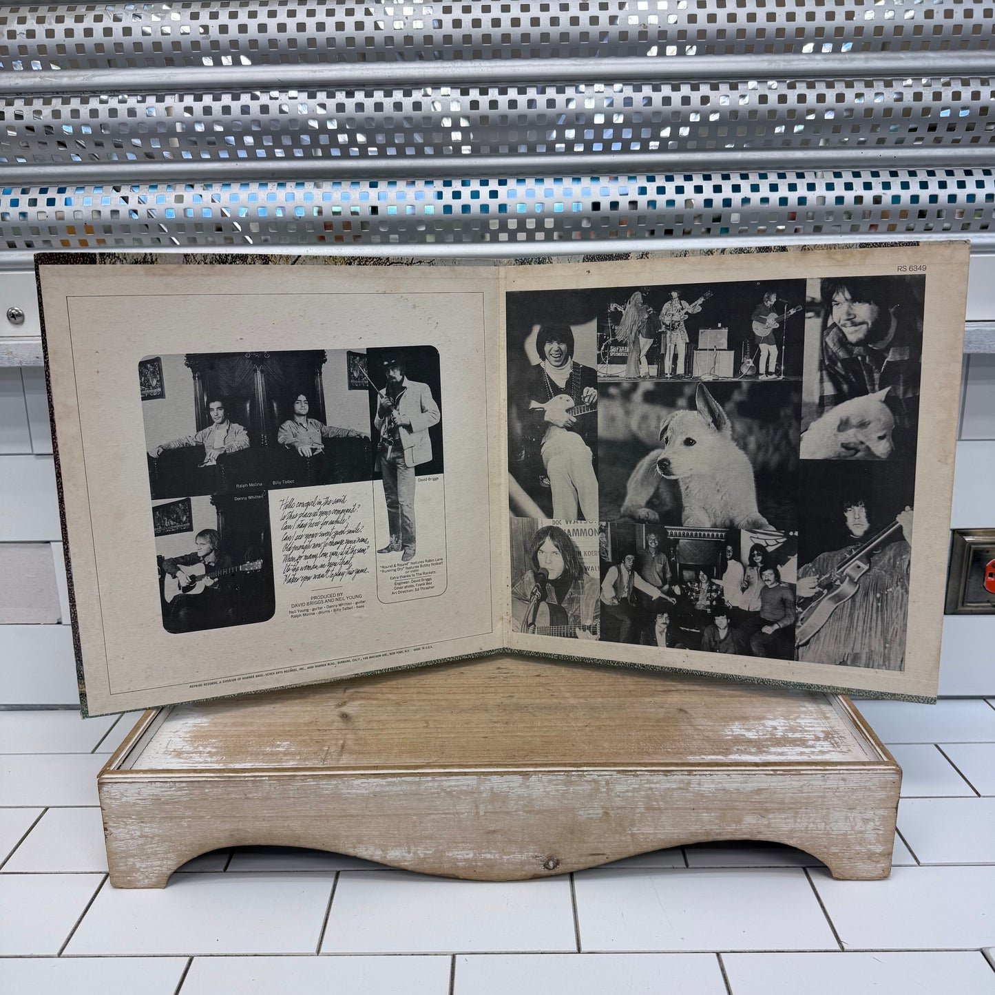 Neil Young Everybody Knows This Is Nowhere Vinyl Record 1969