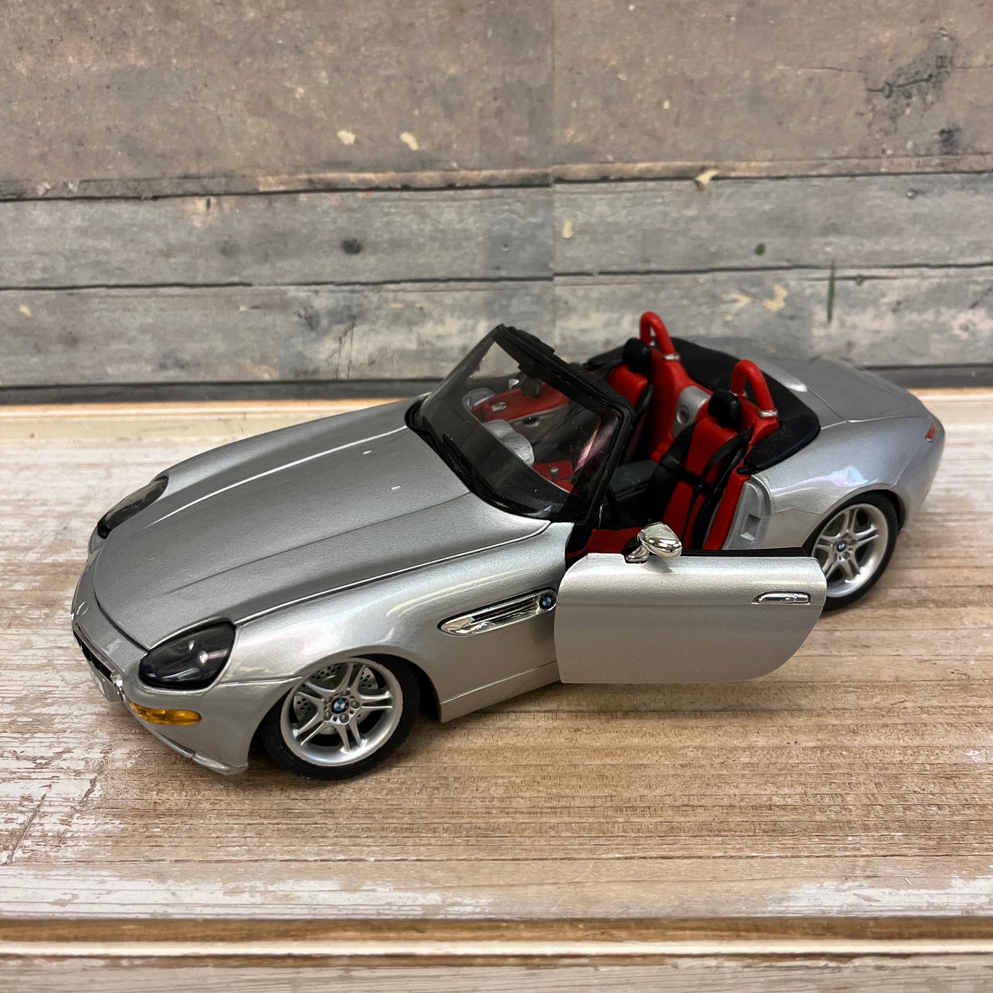 Burago BMW Z8 1:18 Diecast Model