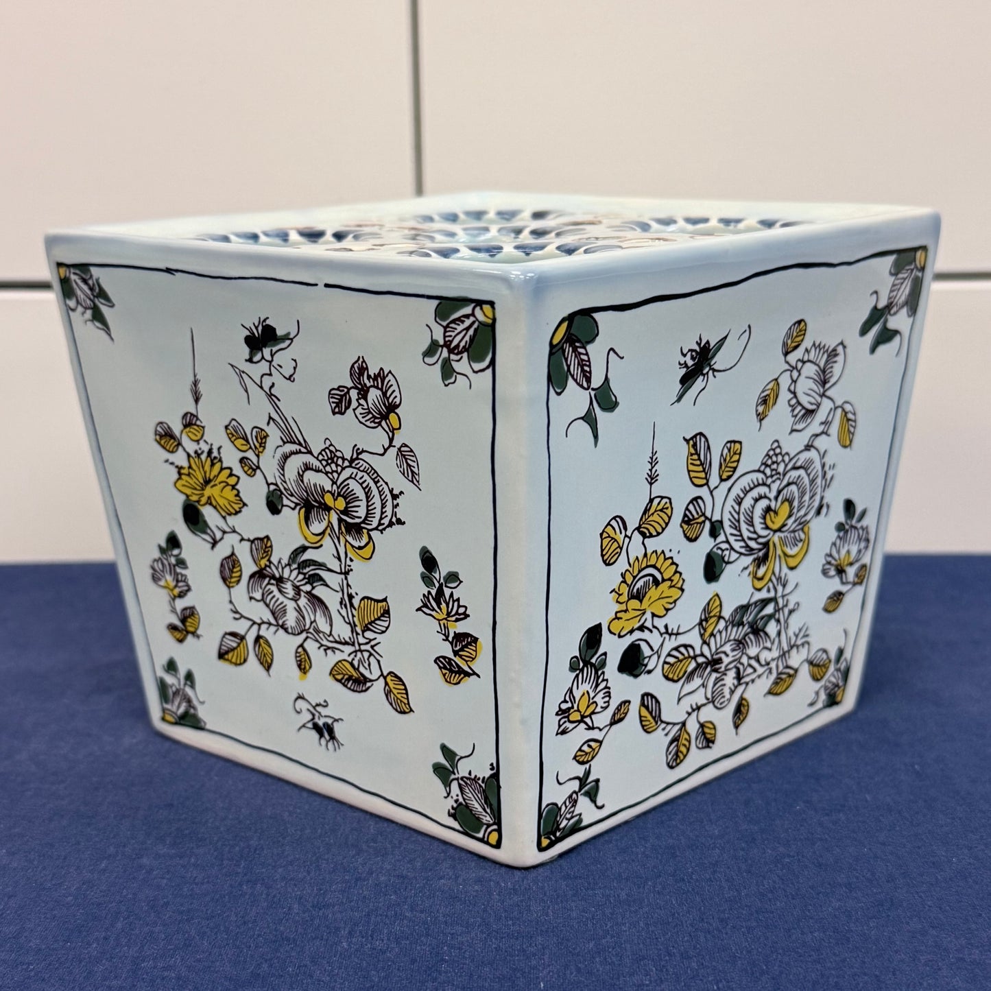 Williamsburg Restoration Delft Flower Frog Vase Ceramic 1969