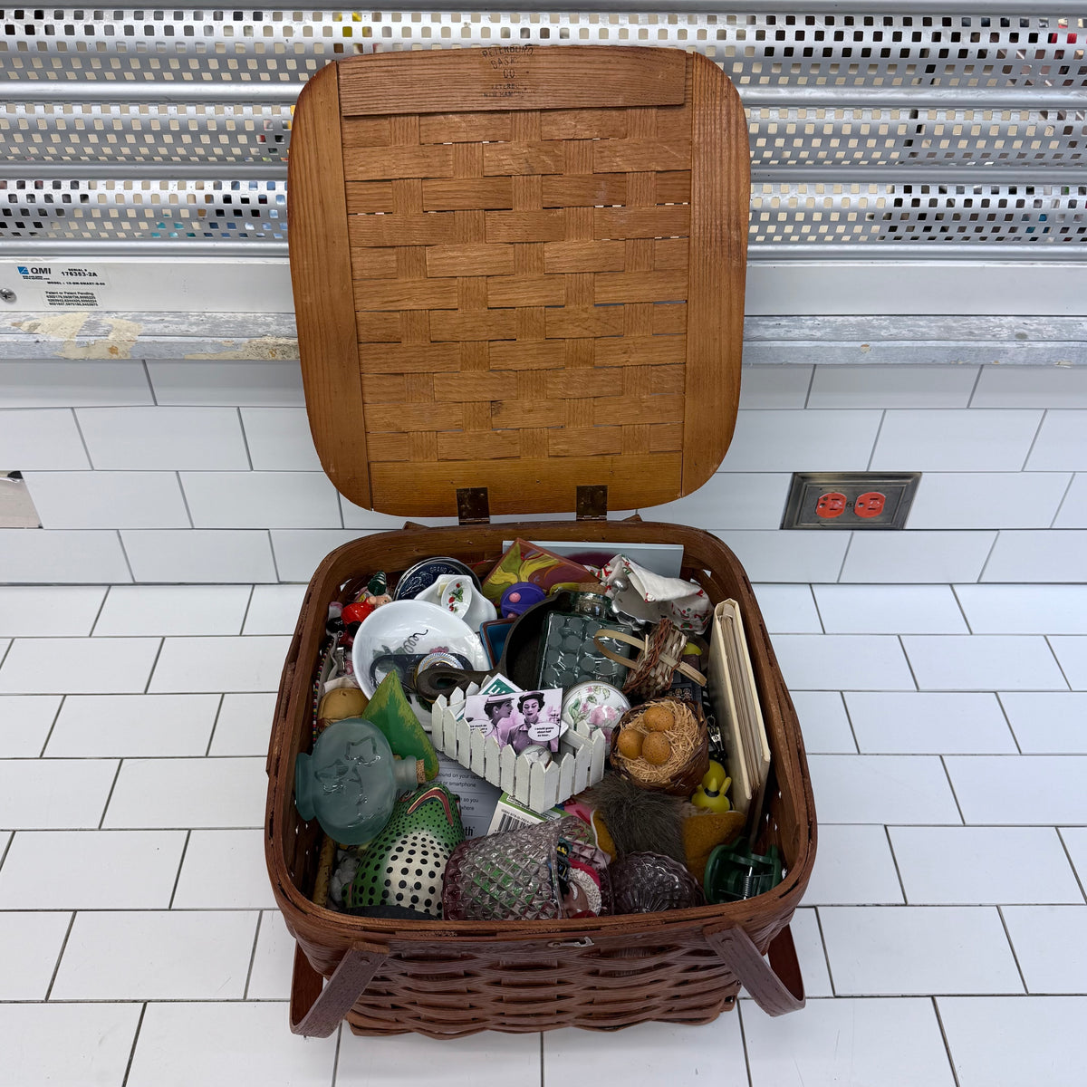 Estate Mystery Basket Vintage 20 lb