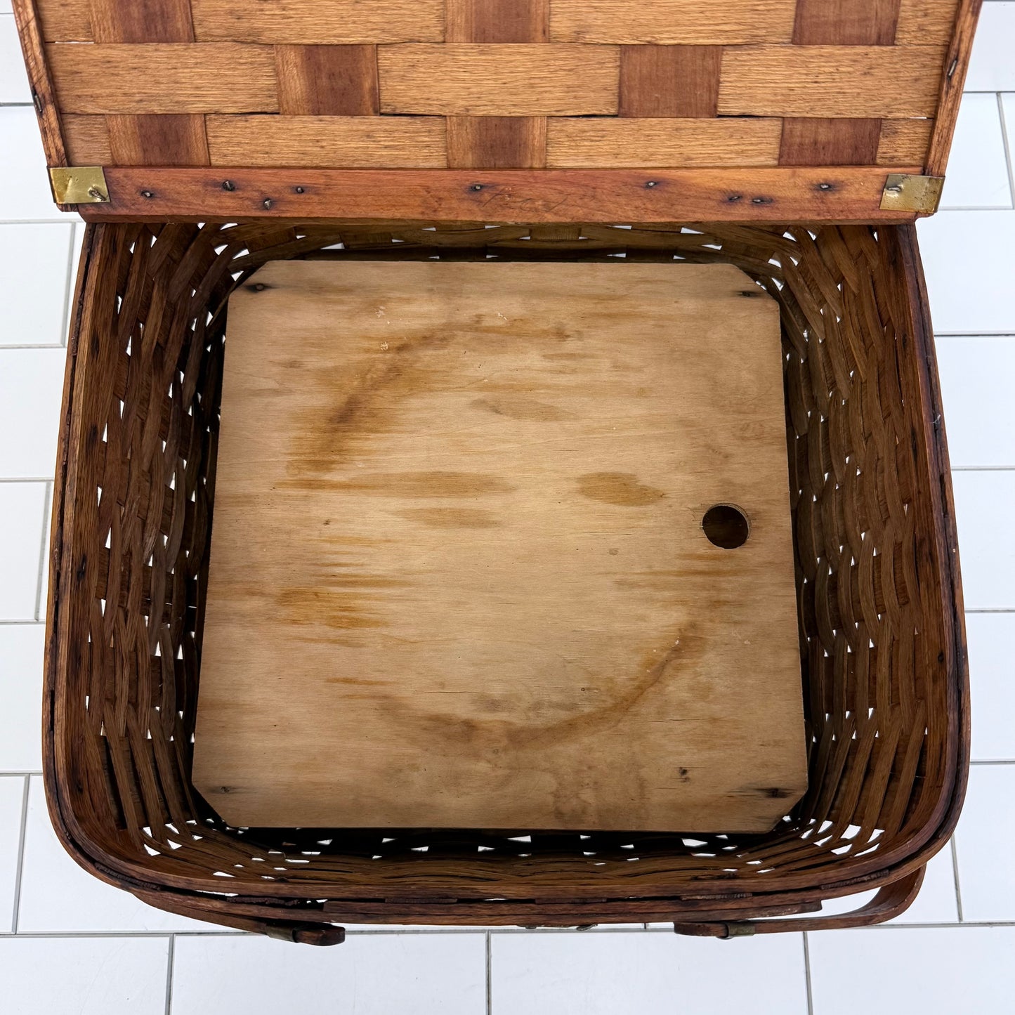 Picnic Basket with Pie Tray, Wicker