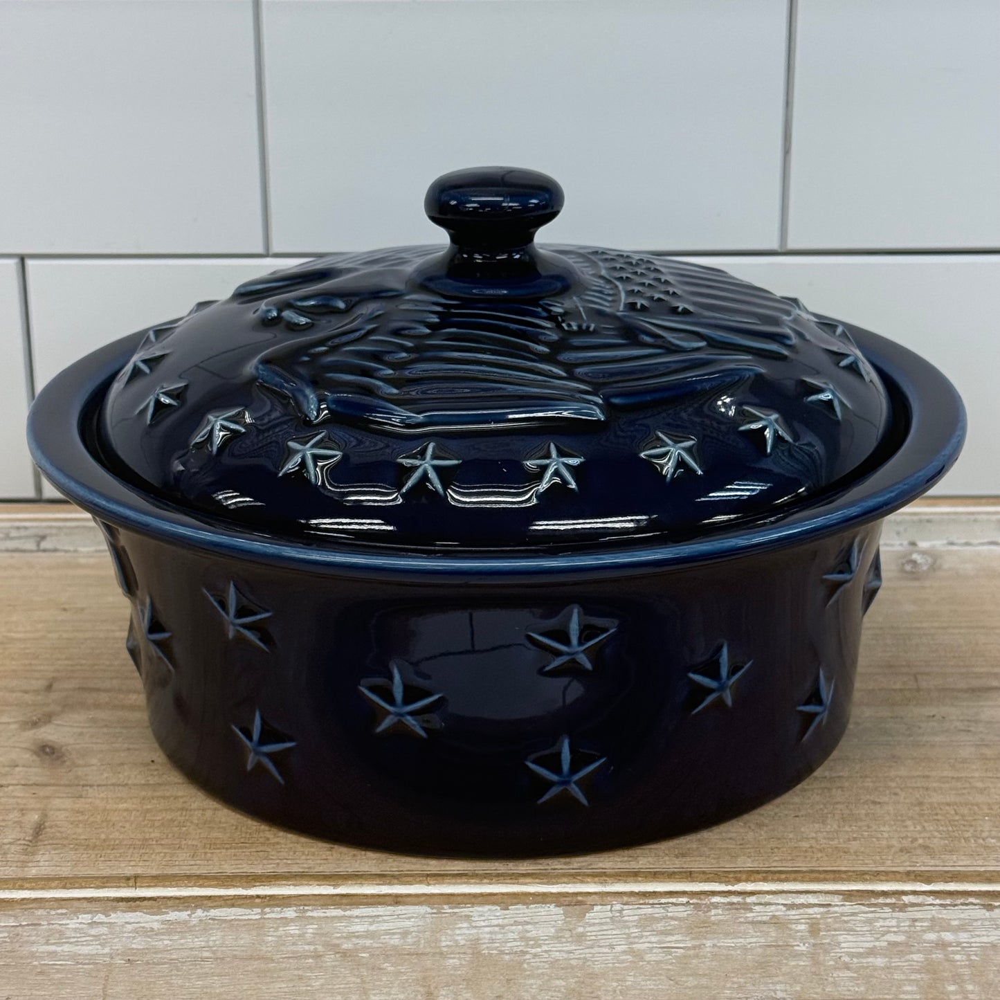 Longaberger American Eagle Lidded Casserole Dish USA, 2002