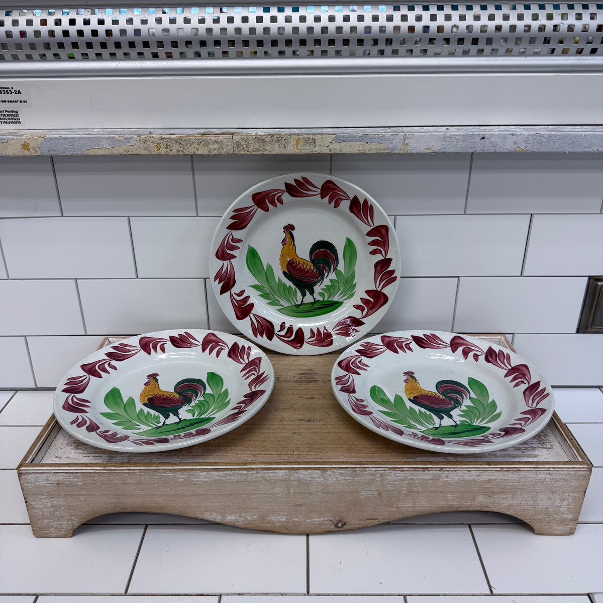 Choisy le Roi Rooster Plates Set of 3 circa 1900s