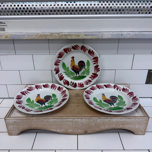 Choisy le Roi Rooster Plates Set of 3 circa 1900s