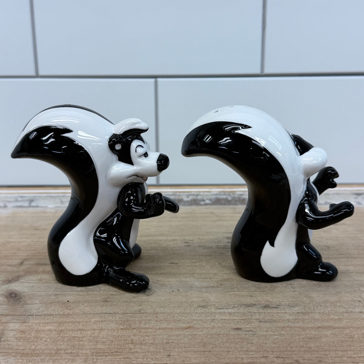 Pepe Le Pew Penelope Salt Pepper Shakers Warner Bros 1997