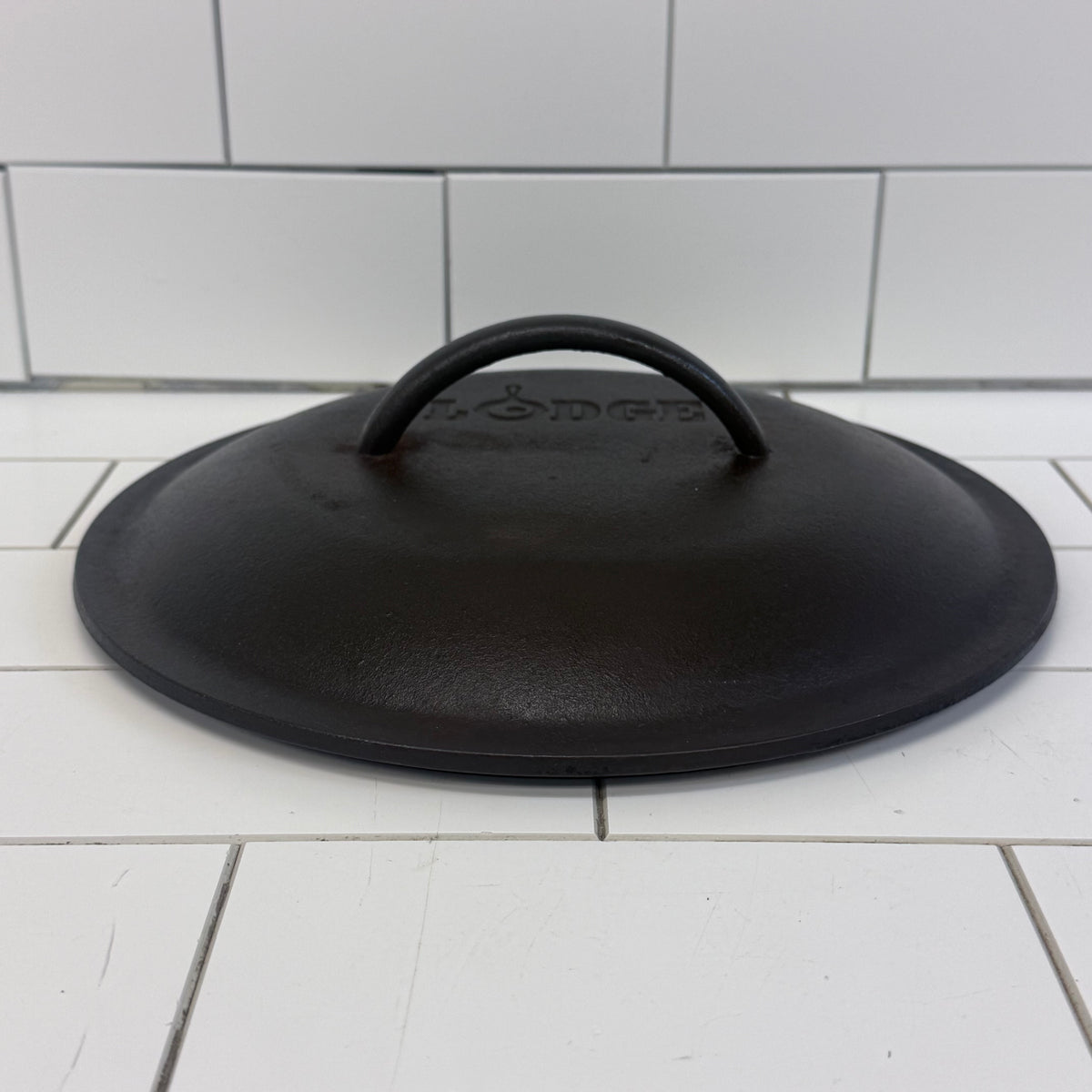 Lodge #8DO Cast Iron Camp Dutch Oven with Lid