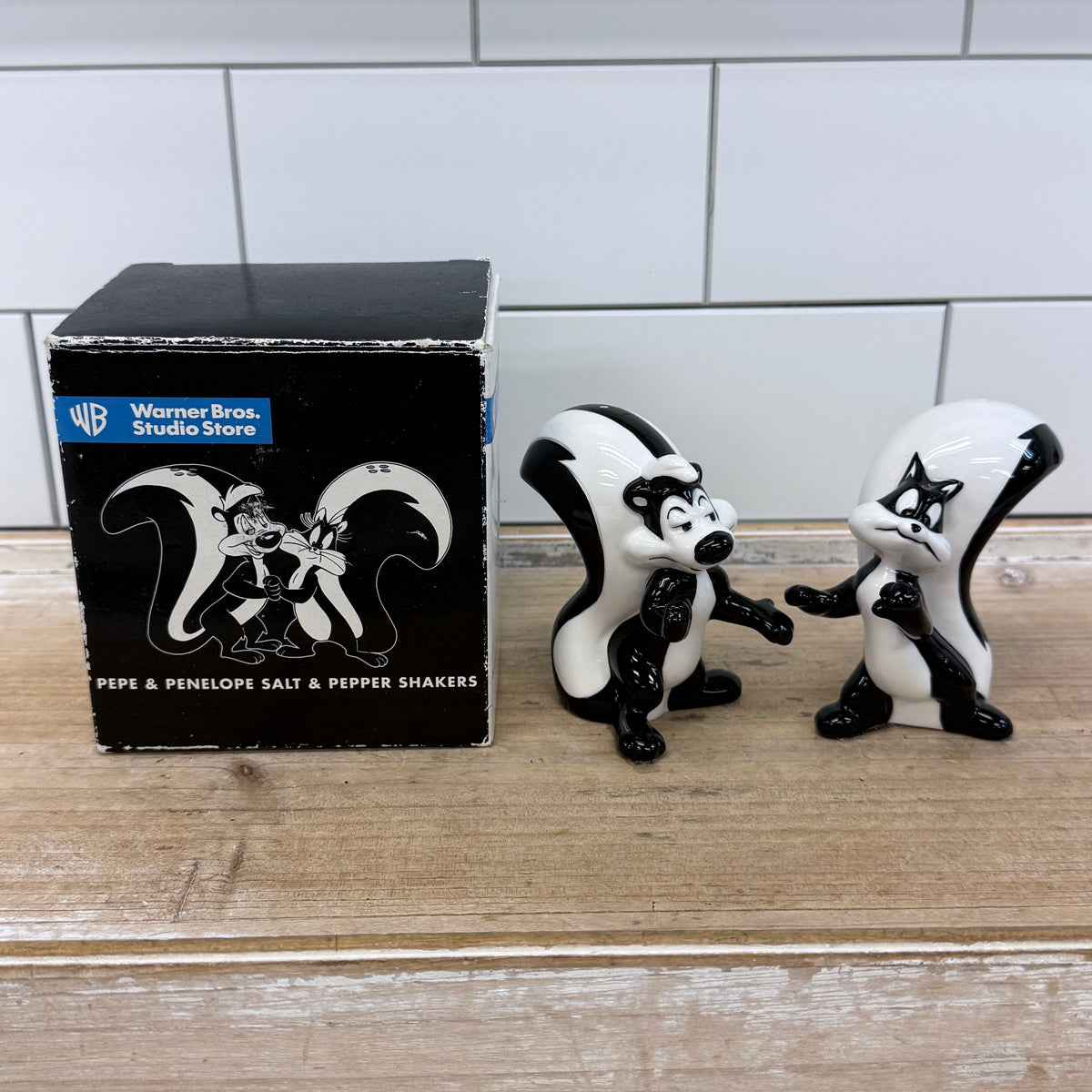 Pepe Le Pew Penelope Salt Pepper Shakers Warner Bros 1997