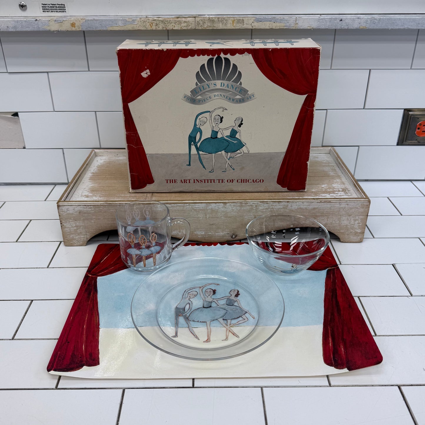 Art Institute Chicago Lily’s Dance Rare Dinnerware Set 1996