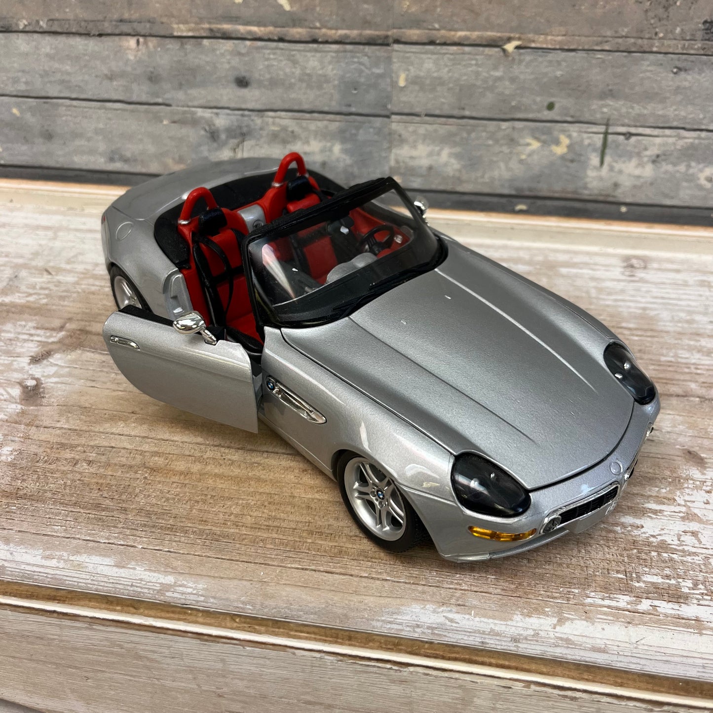 Burago BMW Z8 1:18 Diecast Model