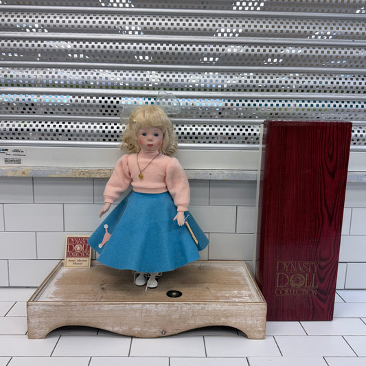 Dynasty Bobbie Musical Poseable Porcelain Doll #D617.00 Box