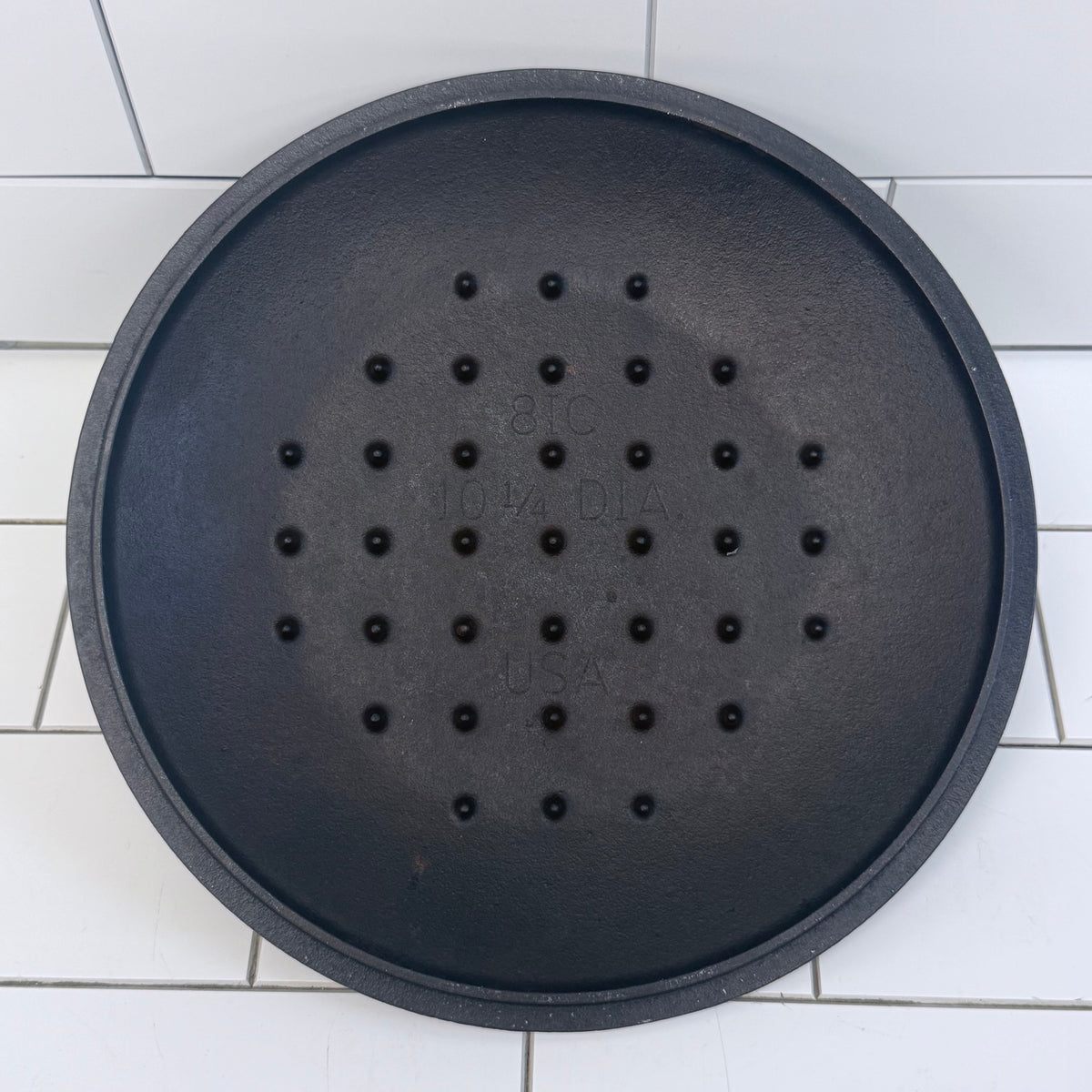 Lodge #8DO Cast Iron Camp Dutch Oven with Lid