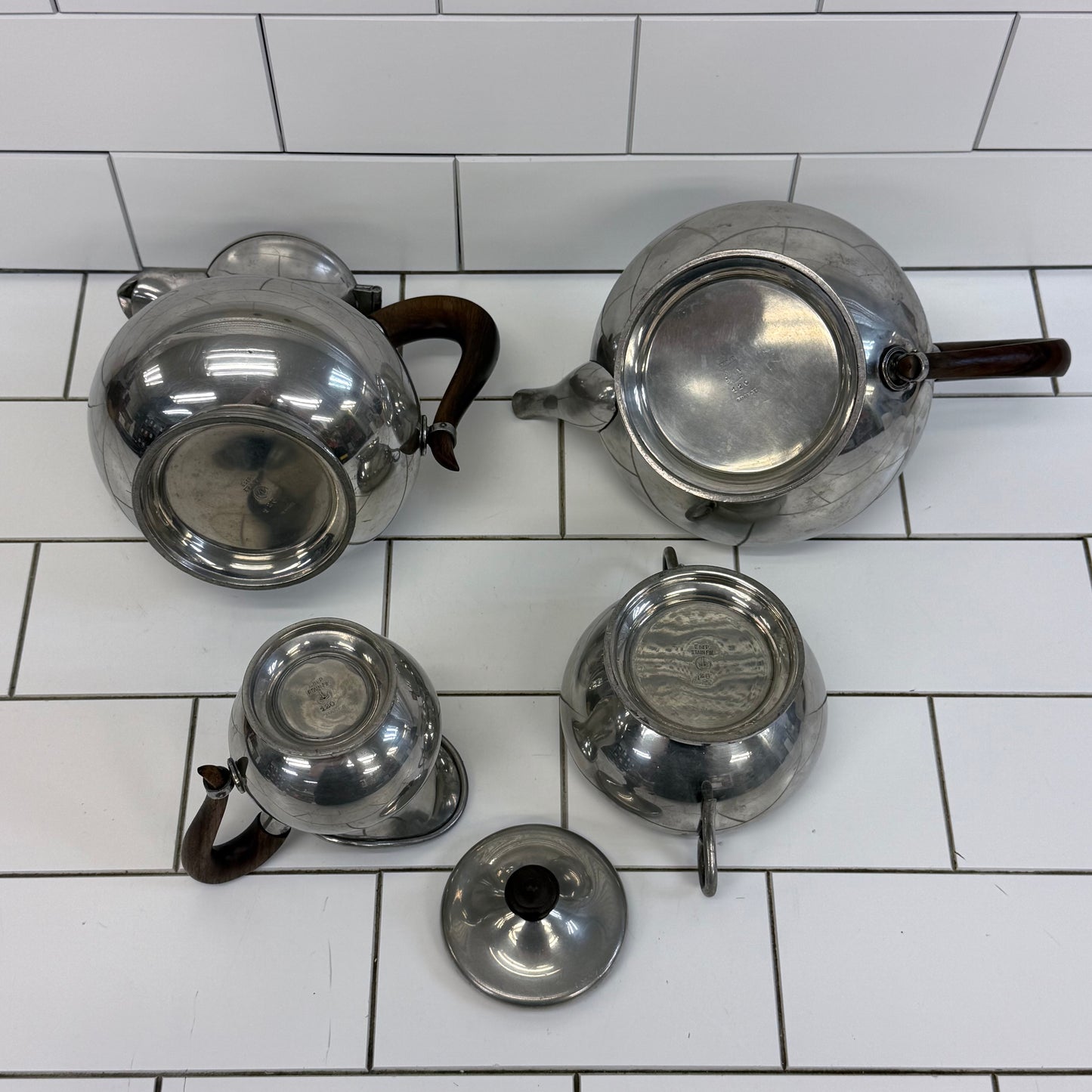 Les Étains de Paris Beverage Service Selection