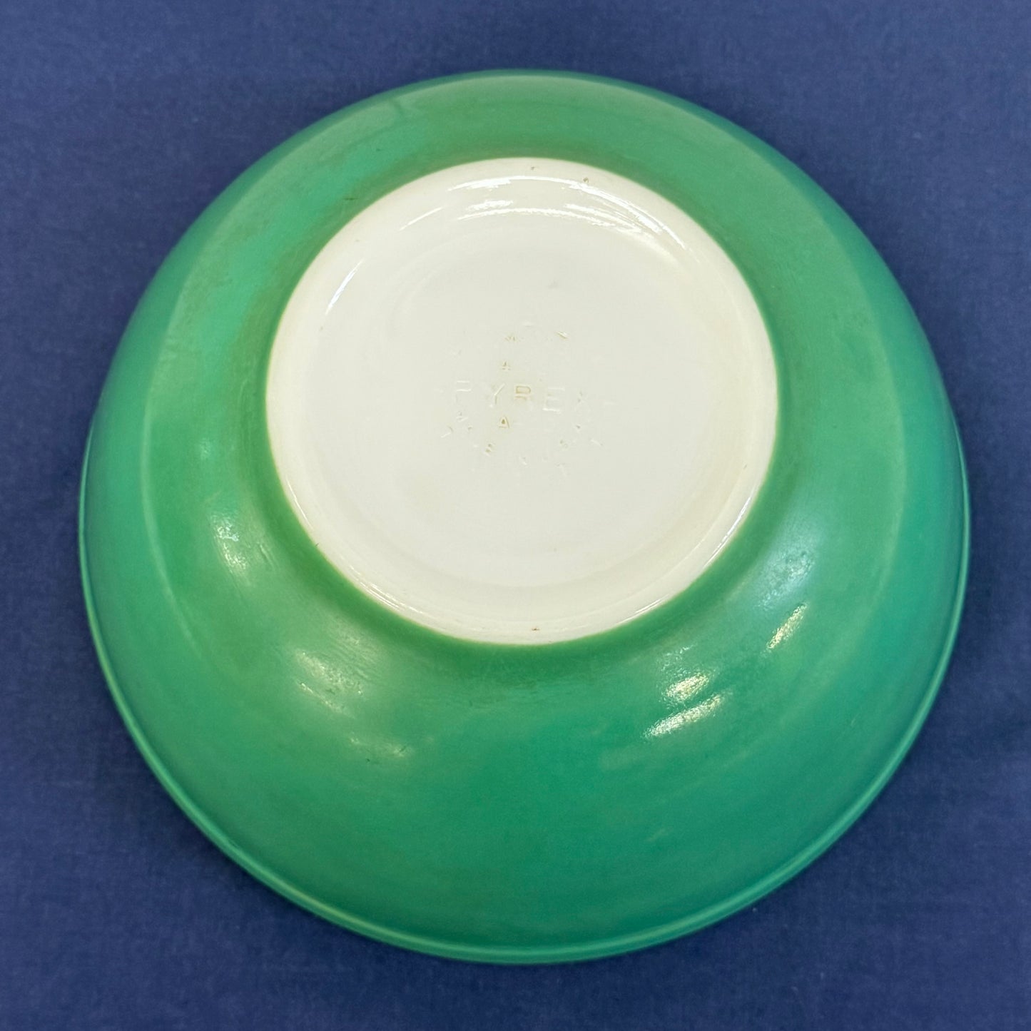 Pyrex Solid Color Mixing Bowl